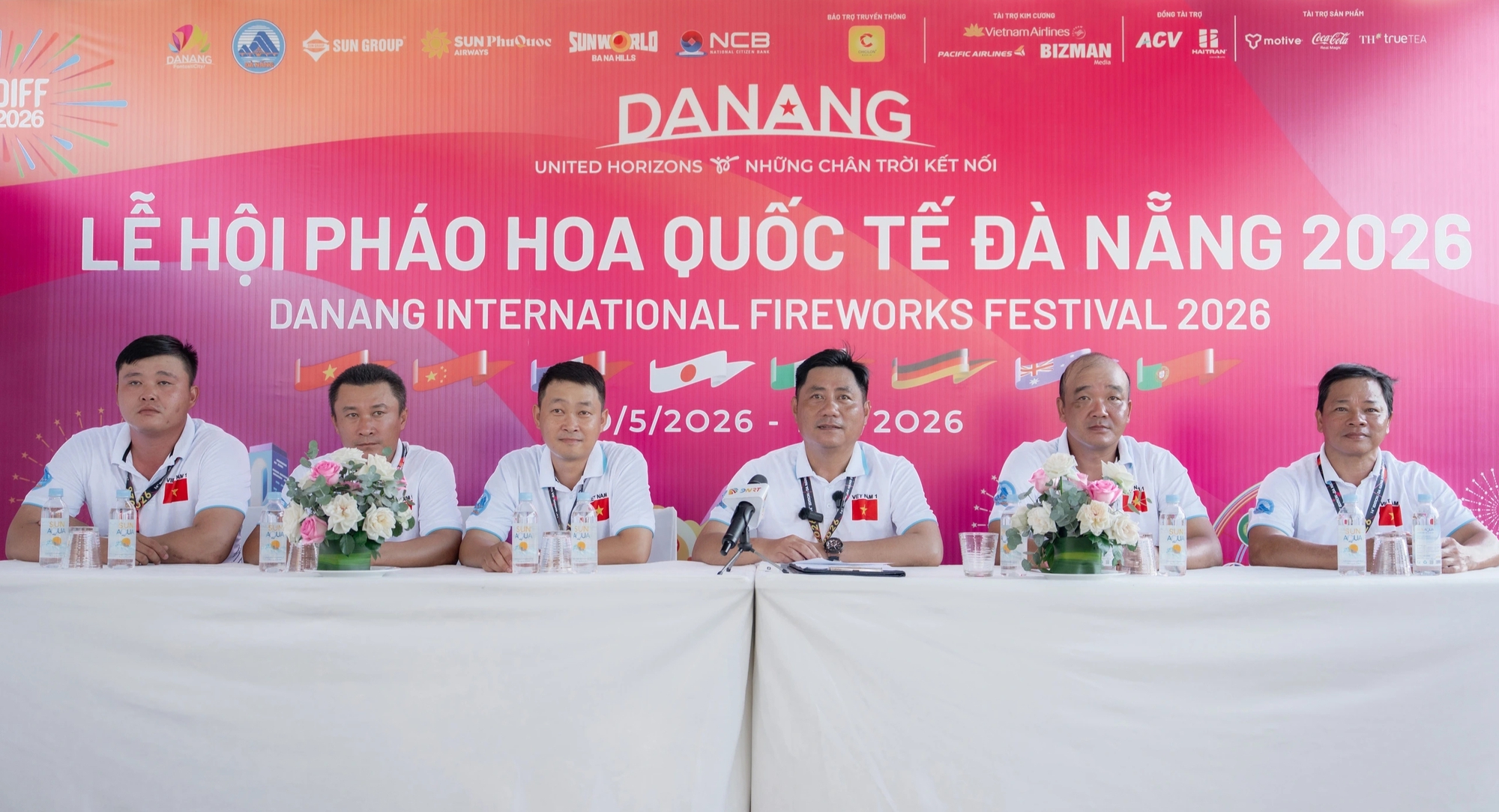 Lễ hội pháo hoa Đà Nẵng: Hàng nghìn quả pháo hoa sẵn sàng thắp sáng sông Hàn- Ảnh 6. Lễ hội pháo hoa Đà Nẵng: Hàng nghìn quả pháo hoa sẵn sàng thắp sáng sông Hàn- Ảnh 6.