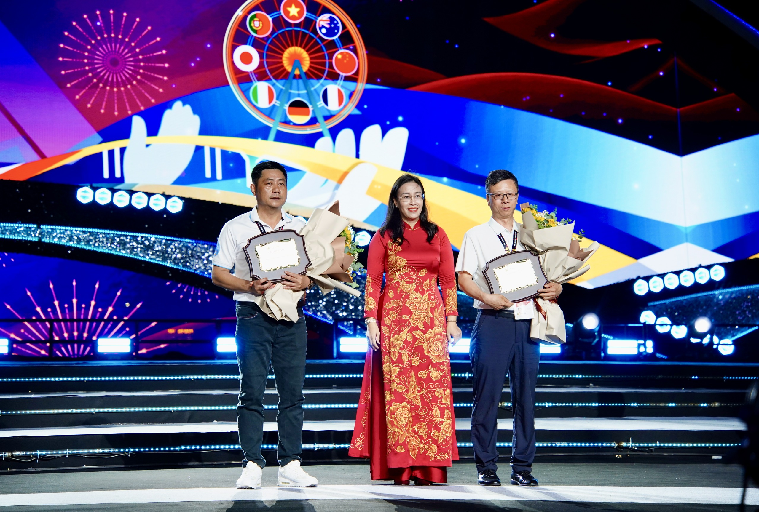 Khai mạc DIFF 2026: Đội chủ nhà thăng hoa, Trung Quốc tung màn pháo hoa đỉnh cao- Ảnh 2. Khai mạc DIFF 2026: Đội chủ nhà thăng hoa, Trung Quốc tung màn pháo hoa đỉnh cao- Ảnh 2.