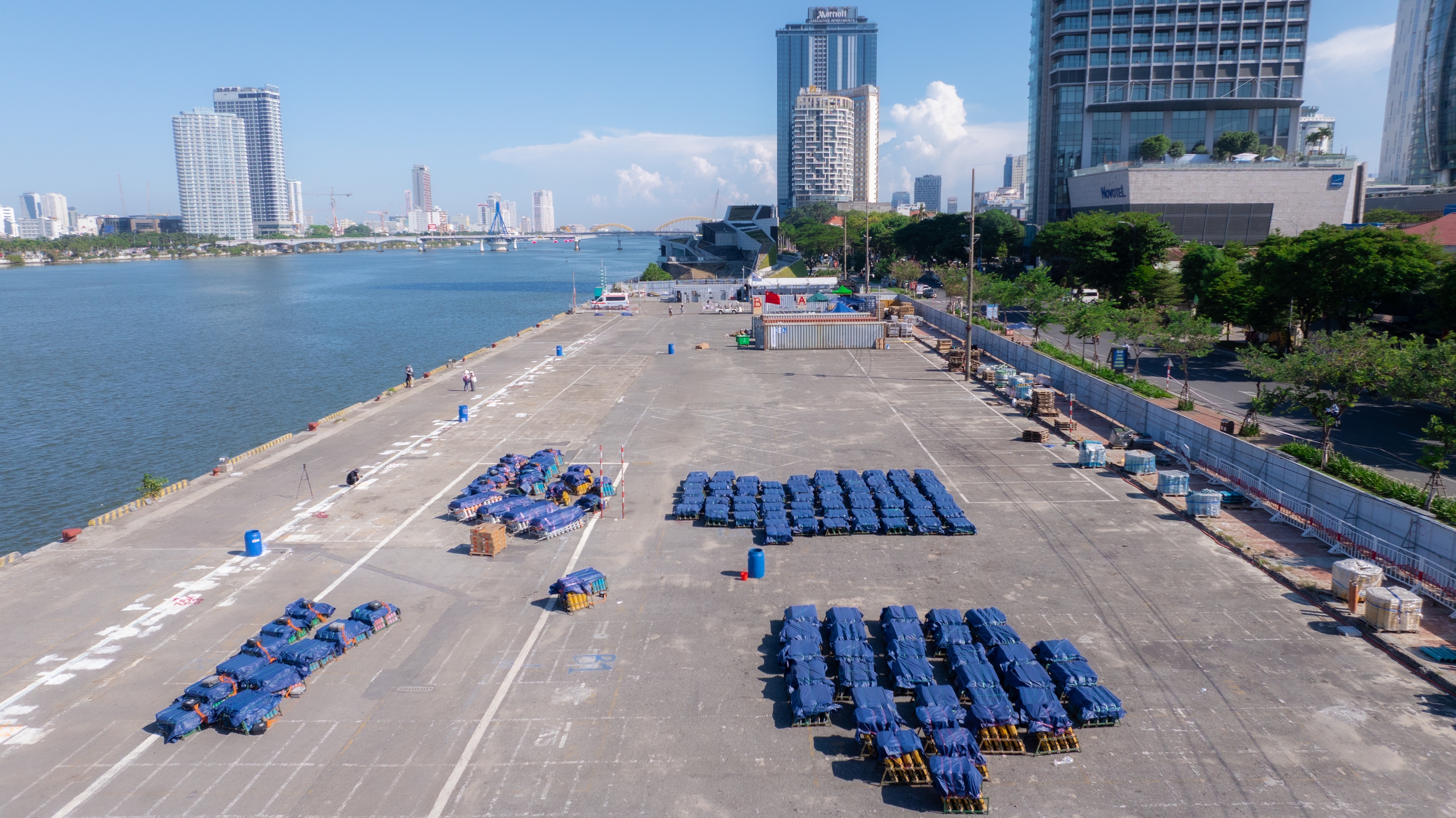 Lễ hội pháo hoa Đà Nẵng: Hàng nghìn quả pháo hoa sẵn sàng thắp sáng sông Hàn- Ảnh 1. Lễ hội pháo hoa Đà Nẵng: Hàng nghìn quả pháo hoa sẵn sàng thắp sáng sông Hàn- Ảnh 1.