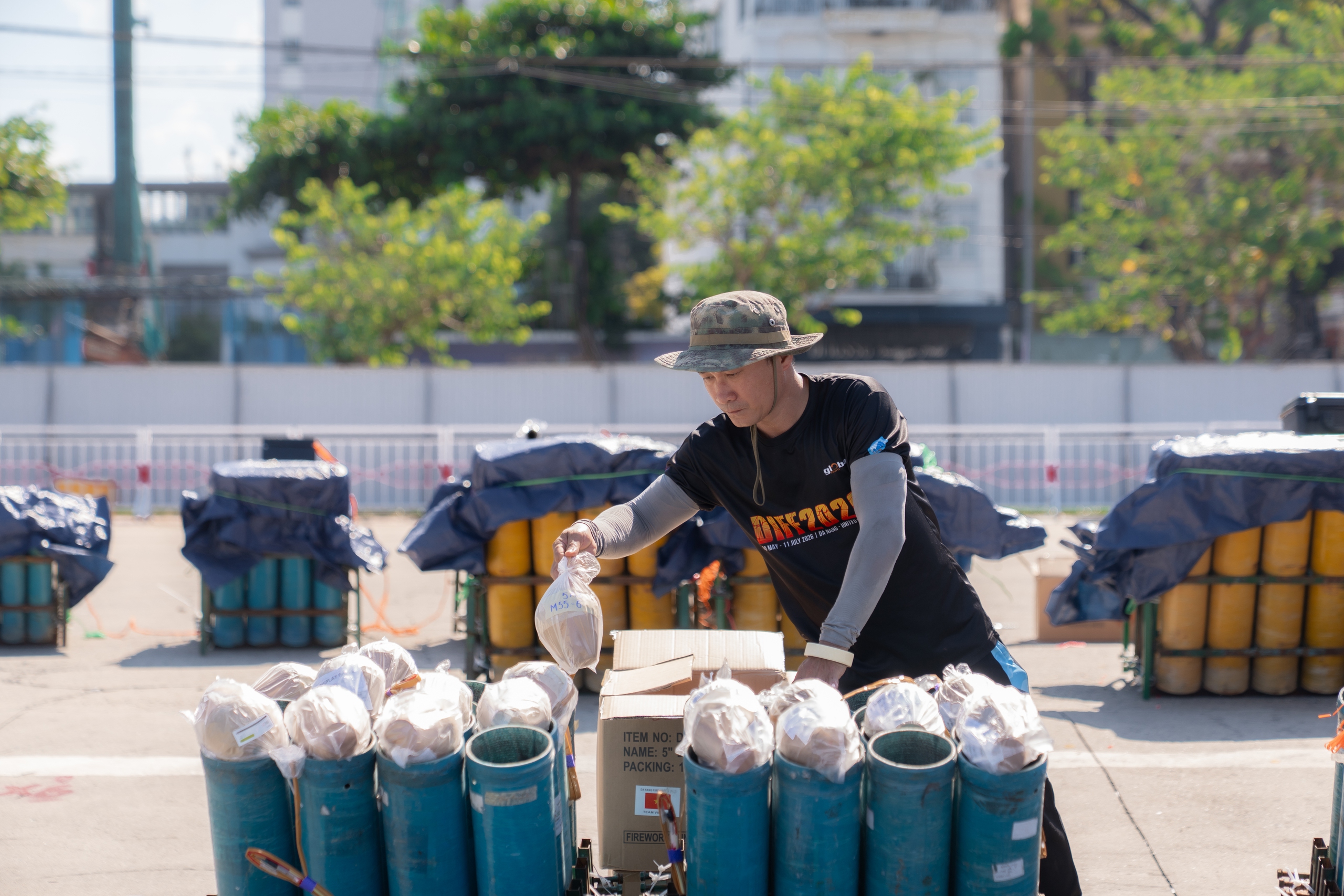 Lễ hội pháo hoa Đà Nẵng: Hàng nghìn quả pháo hoa sẵn sàng thắp sáng sông Hàn- Ảnh 12. Lễ hội pháo hoa Đà Nẵng: Hàng nghìn quả pháo hoa sẵn sàng thắp sáng sông Hàn- Ảnh 12.