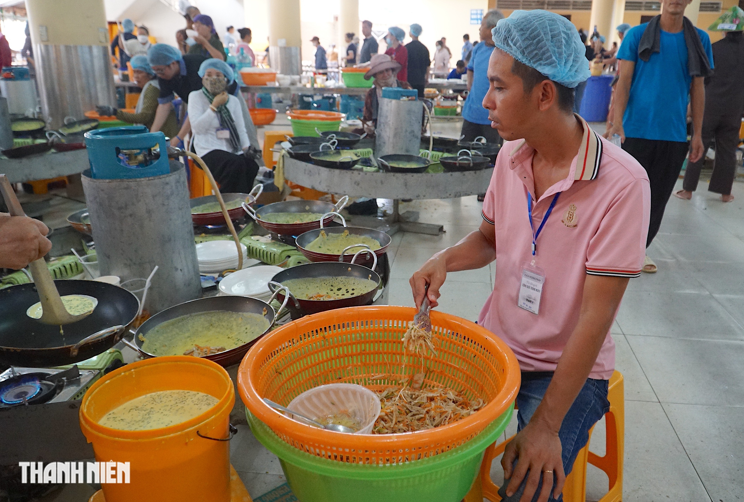 &lsquo;Đại tiệc&rsquo; 20.000 chiếc b&aacute;nh x&egrave;o chay miễn ph&iacute; tại ch&ugrave;a Hoằng Ph&aacute;p m&ugrave;a Phật đản - Ảnh 8.