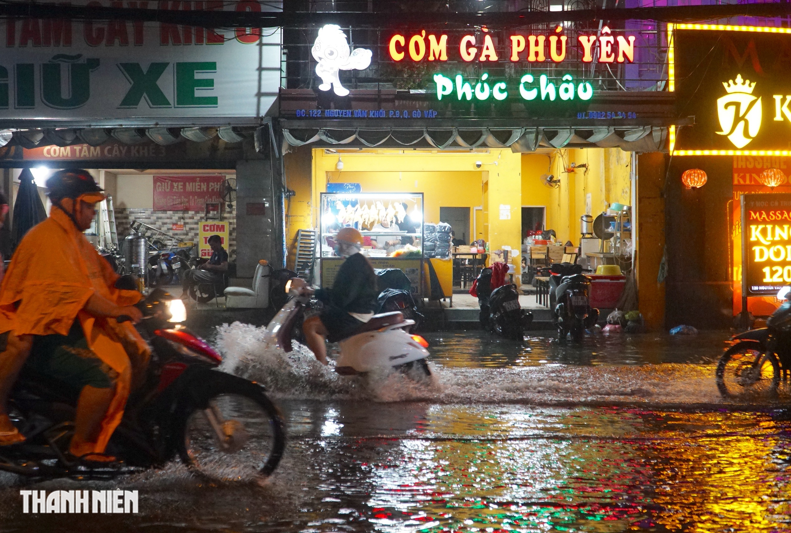 Mưa lớn cuối tuần: Đường Nguyễn Văn Khối ngập hơn 1 tiếng - Ảnh 5.