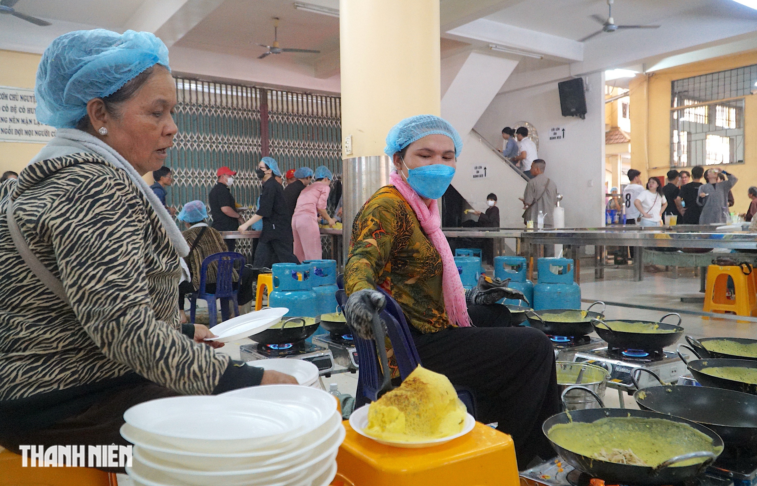 &lsquo;Đại tiệc&rsquo; 20.000 chiếc b&aacute;nh x&egrave;o chay miễn ph&iacute; tại ch&ugrave;a Hoằng Ph&aacute;p m&ugrave;a Phật đản - Ảnh 6.