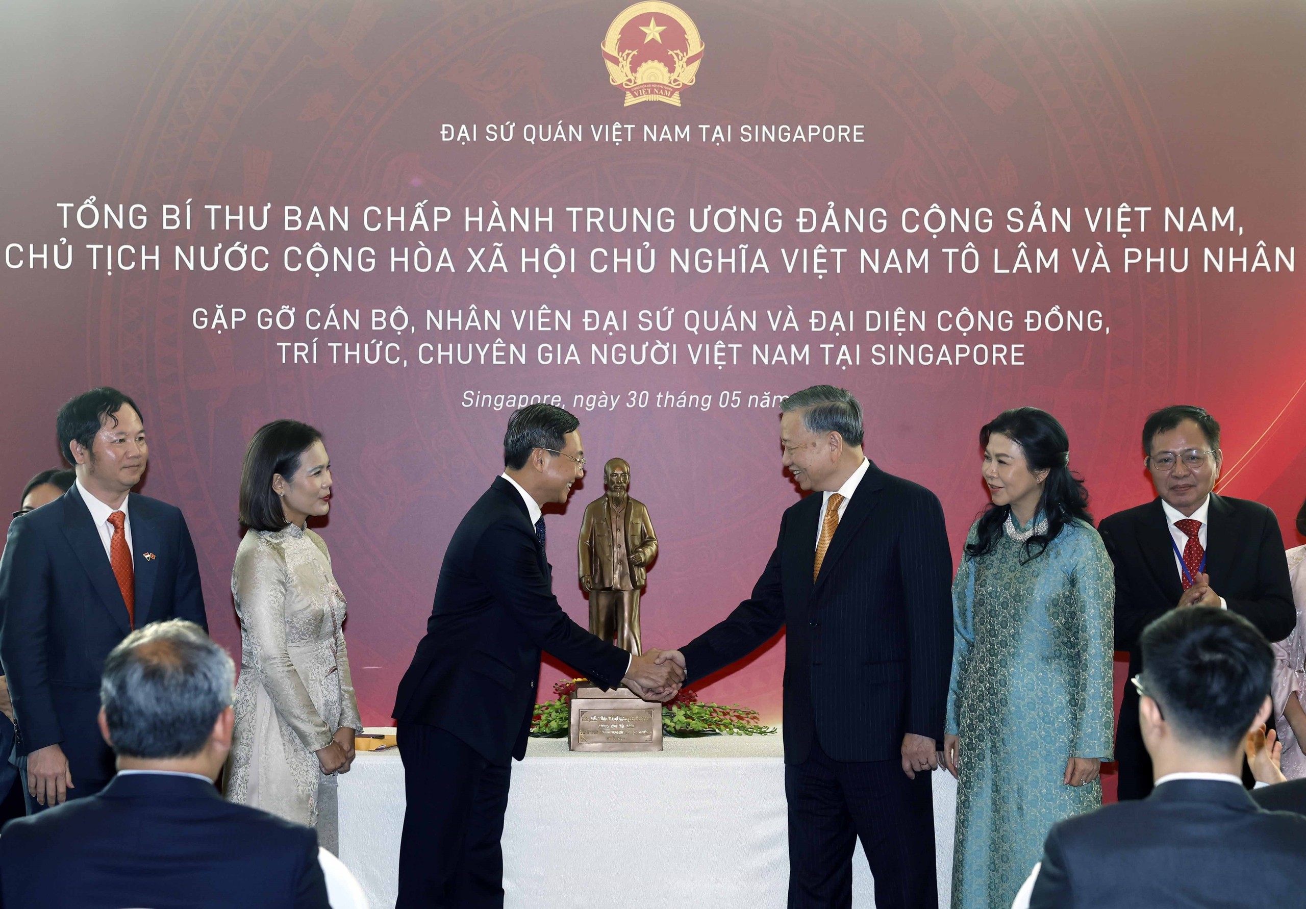 Tổng B&iacute; thư, Chủ tịch nước T&ocirc; L&acirc;m gặp cộng đồng người Việt Nam tại Singapore- Ảnh 3.