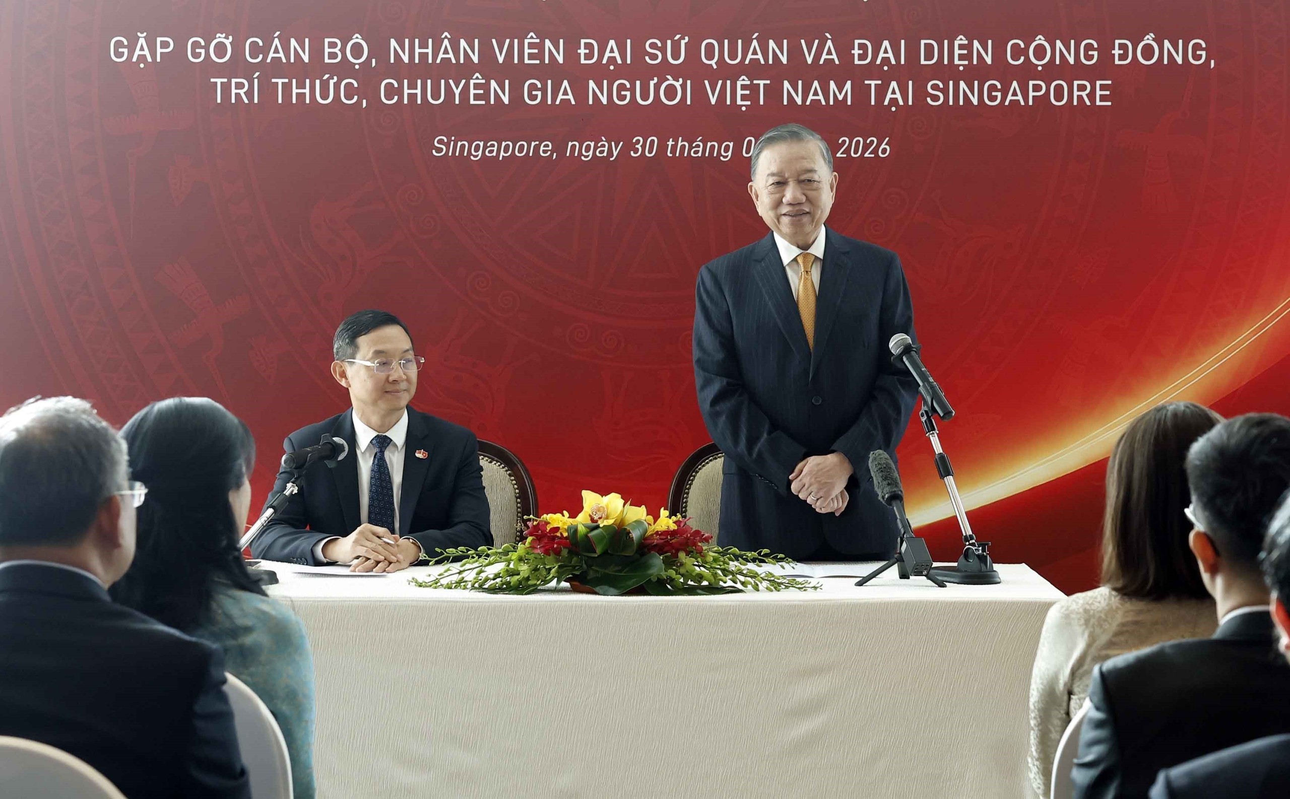 Tổng B&iacute; thư, Chủ tịch nước T&ocirc; L&acirc;m gặp cộng đồng người Việt Nam tại Singapore- Ảnh 1.