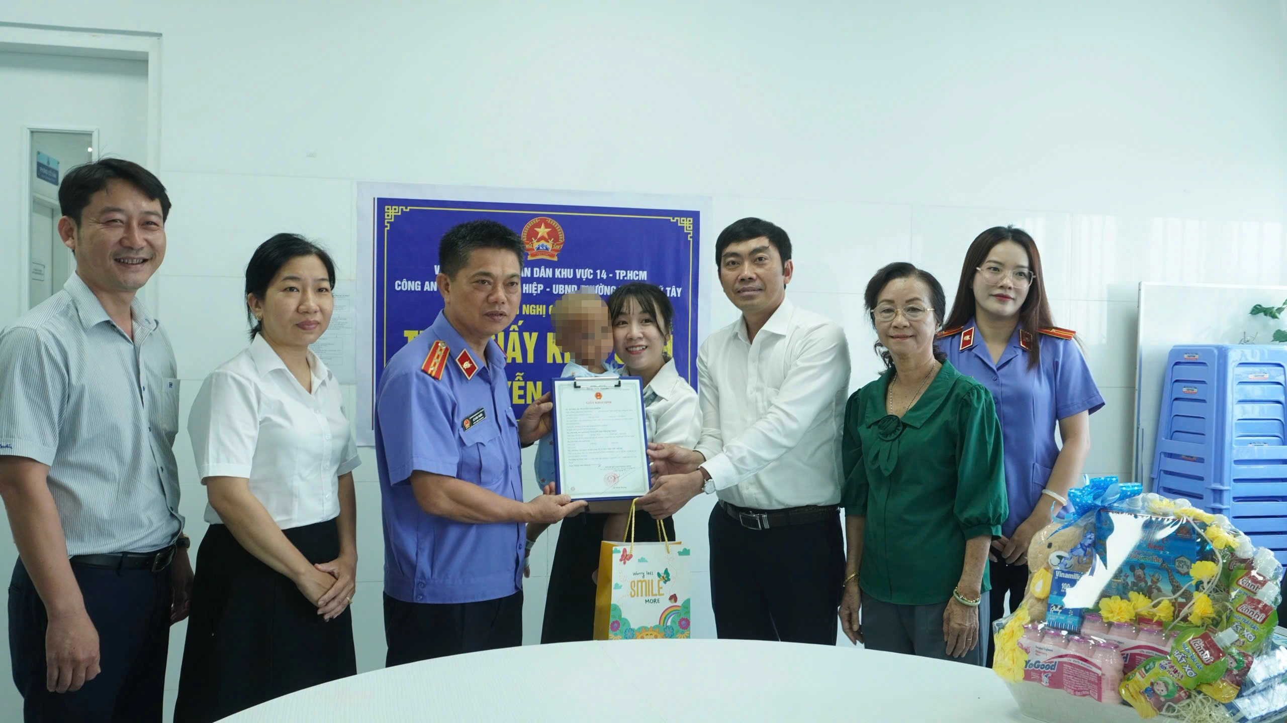 Nghị quyết 205 đi vào cuộc sống: Những giấy khai sinh đặc biệt - Ảnh 1.