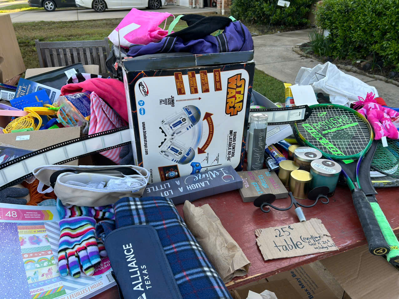 Người Việt ở Mỹ đi garage sale: nơi đồng xu 25 cent vẫn c&ograve;n gi&aacute; trị - Ảnh 2.