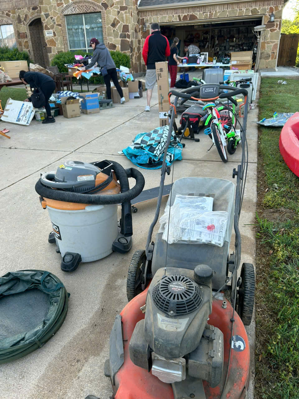 Người Việt ở Mỹ đi garage sale: nơi đồng xu 25 cent vẫn c&ograve;n gi&aacute; trị - Ảnh 3.