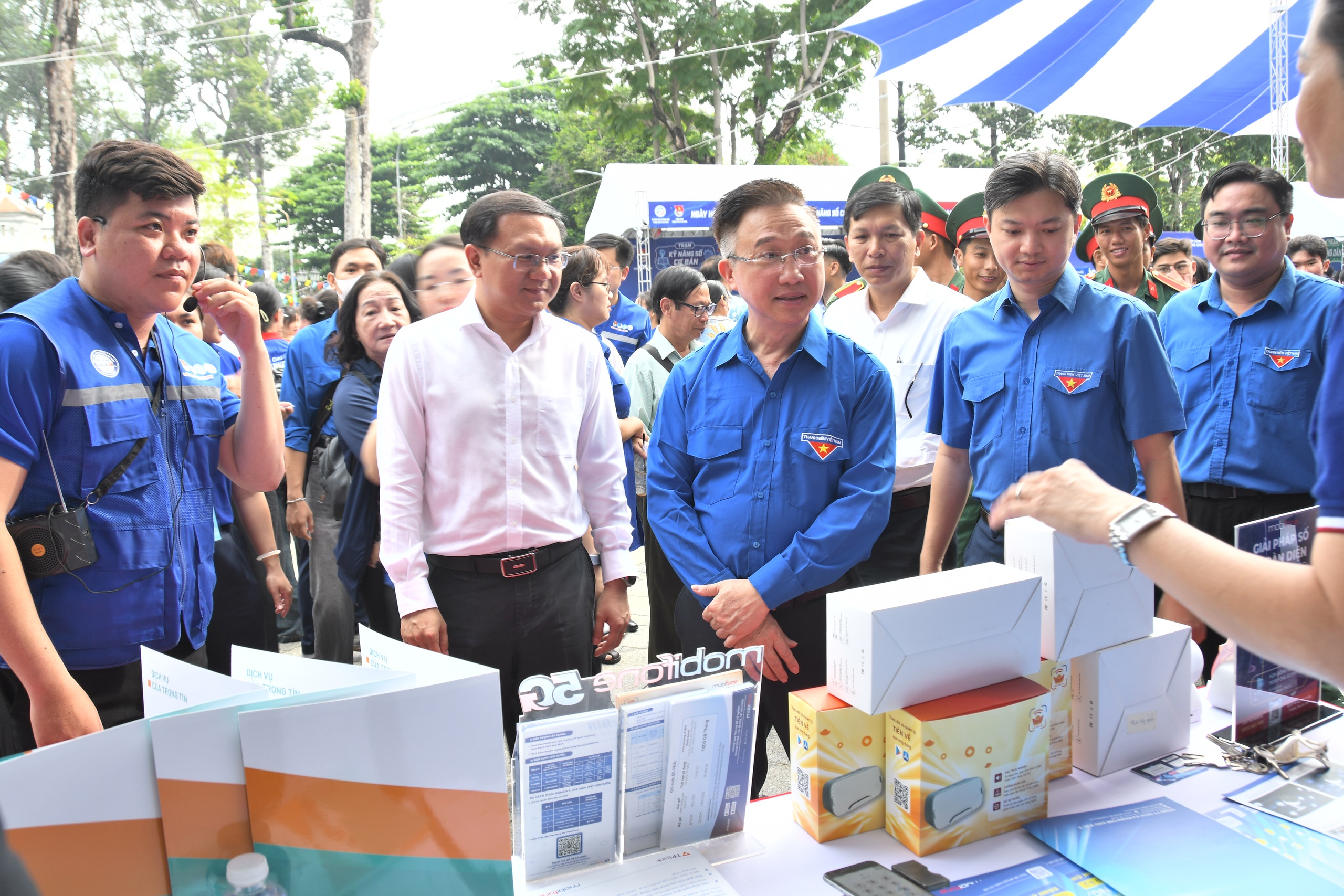 Thanh ni&ecirc;n hiện nay kh&ocirc;ng chỉ x&acirc;y cầu, dựng nh&agrave; m&agrave; c&ograve;n l&agrave;m điều rất &yacute; nghĩa&hellip; - Ảnh 7.