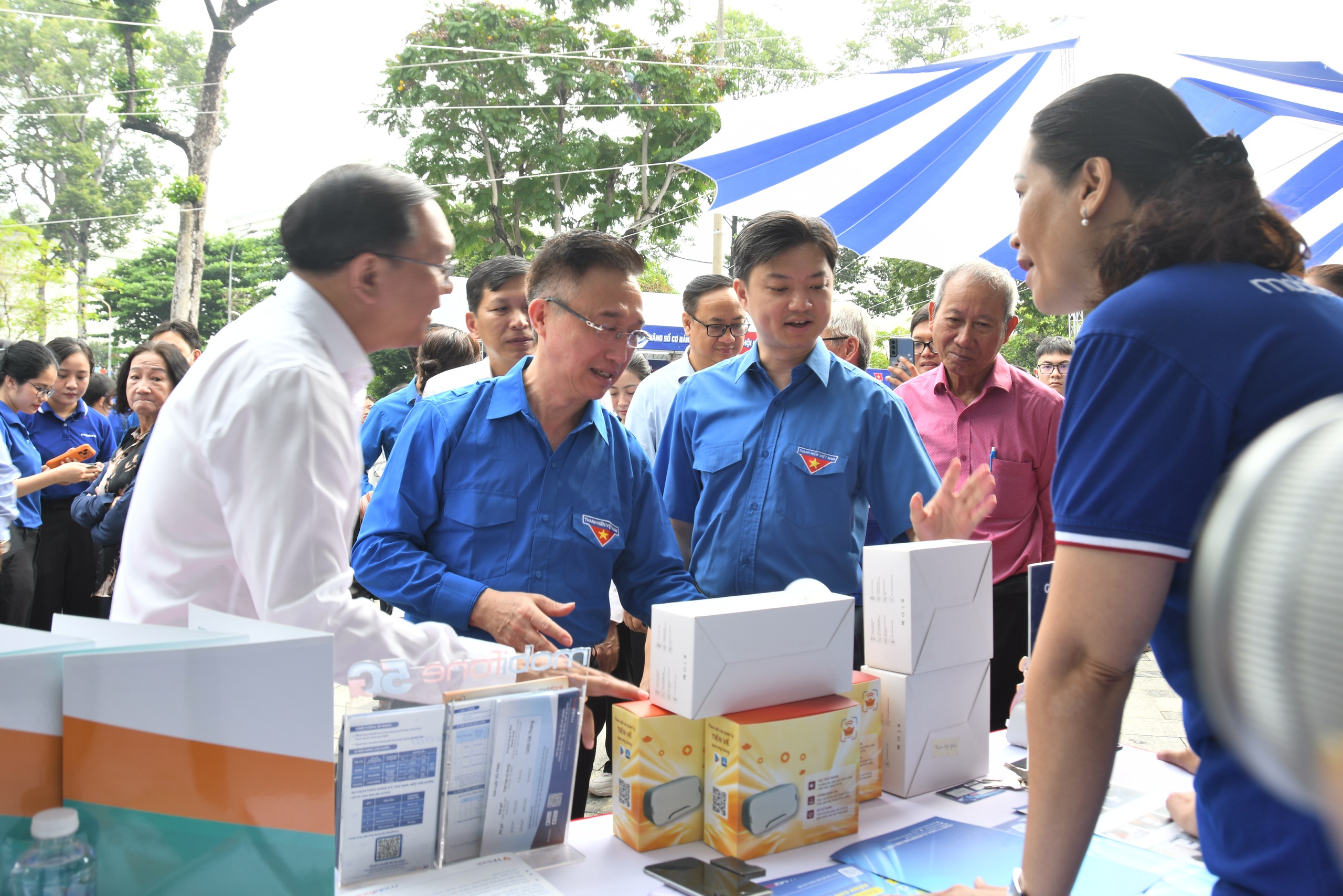 Thanh ni&ecirc;n hiện nay kh&ocirc;ng chỉ x&acirc;y cầu, dựng nh&agrave; m&agrave; c&ograve;n l&agrave;m điều rất &yacute; nghĩa&hellip; - Ảnh 1.