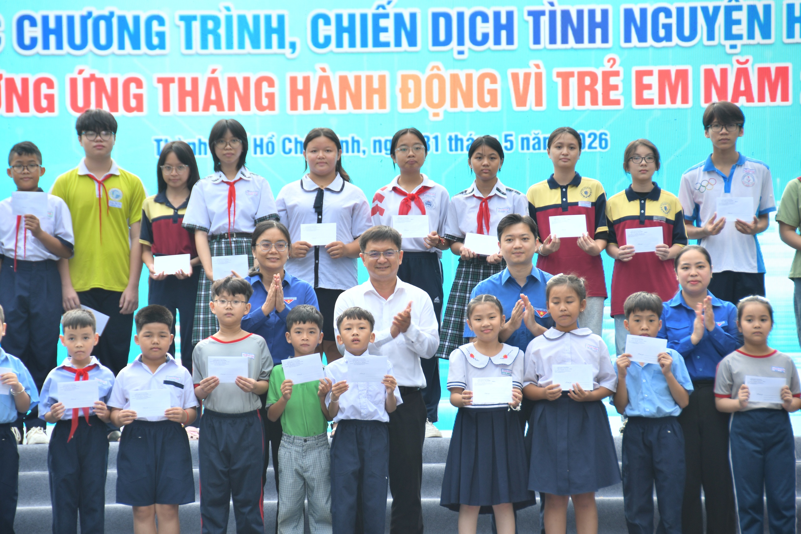 Thanh ni&ecirc;n hiện nay kh&ocirc;ng chỉ x&acirc;y cầu, dựng nh&agrave; m&agrave; c&ograve;n l&agrave;m điều rất &yacute; nghĩa&hellip; - Ảnh 6.