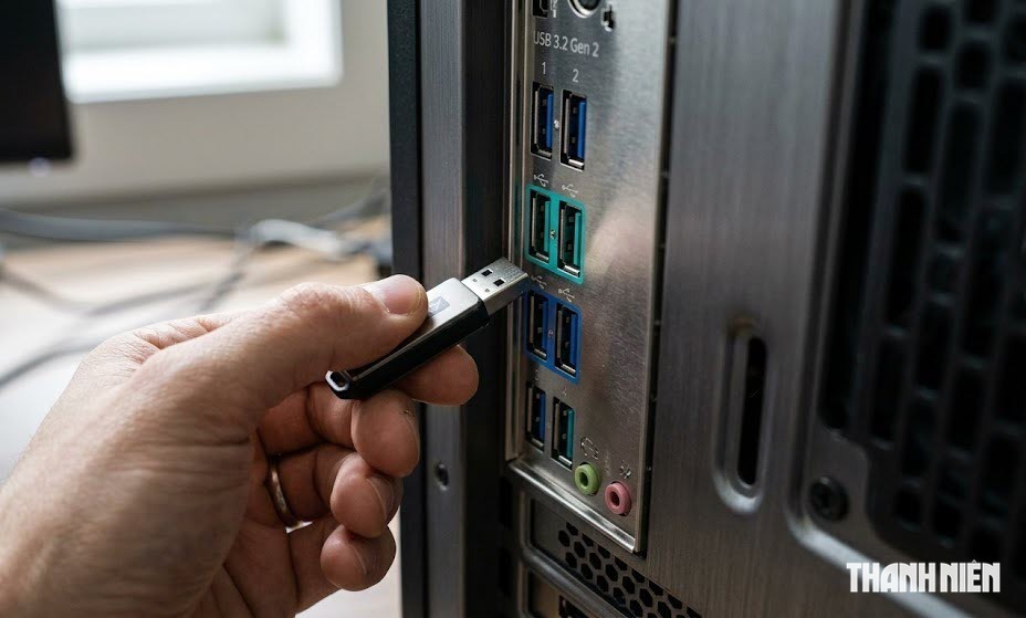 Nên cắm cổng nào khi máy tính có tới 2 cổng USB màu xanh? Nên cắm cổng nào khi máy tính có tới 2 cổng USB màu xanh? - Ảnh 1.