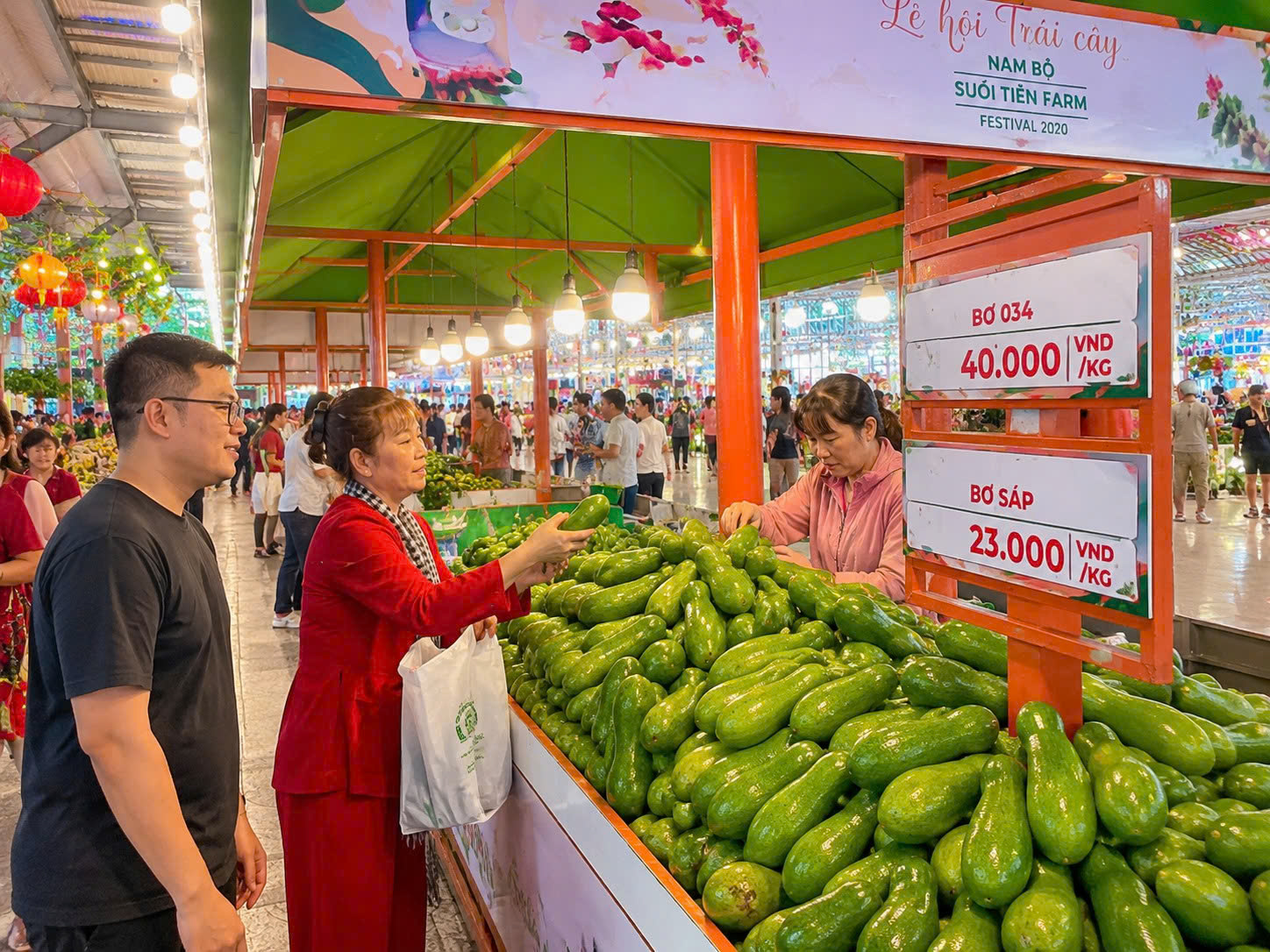Lễ hội tr&aacute;i c&acirc;y Nam bộ 2026 khai mạc, h&agrave;ng ng&agrave;n người đổ về Suối Ti&ecirc;n - Ảnh 7.