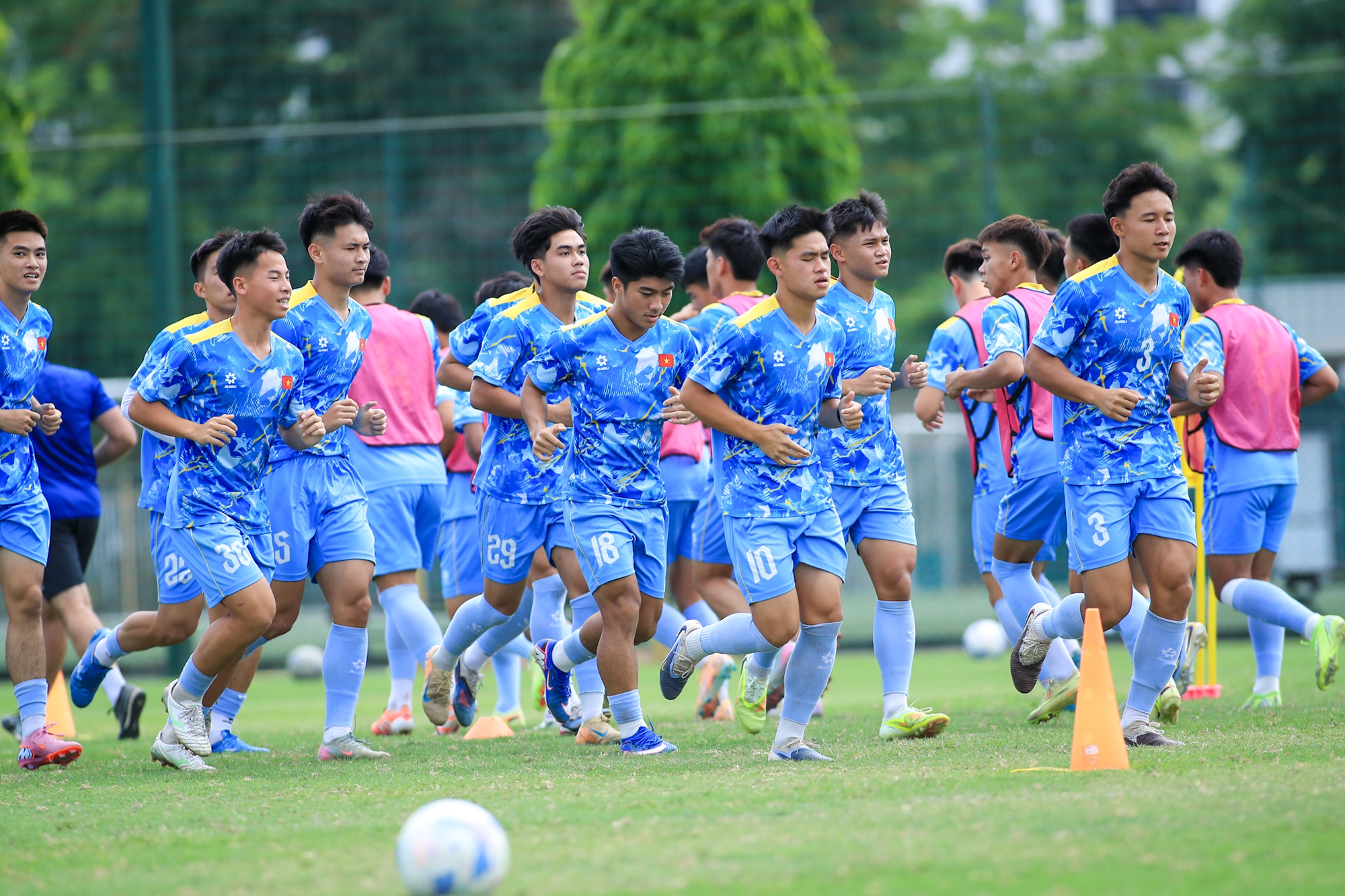 U.19 Việt Nam đấu Indonesia cực mạnh, HLV Nhật Bản: "Mỗi trận đều là chung kết" U.19 Việt Nam đấu Indonesia cực mạnh, HLV Nhật Bản: 'Mỗi trận đều là chung kết'- Ảnh 2.