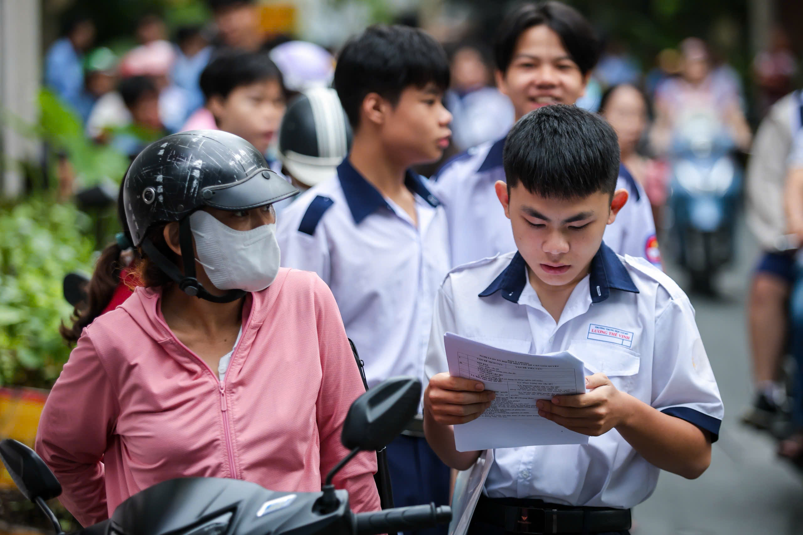 151.269 thí sinh TP.HCM bắt đầu thi lớp 10: Giám đốc Sở GD-ĐT nói về đề thi - Ảnh 7.