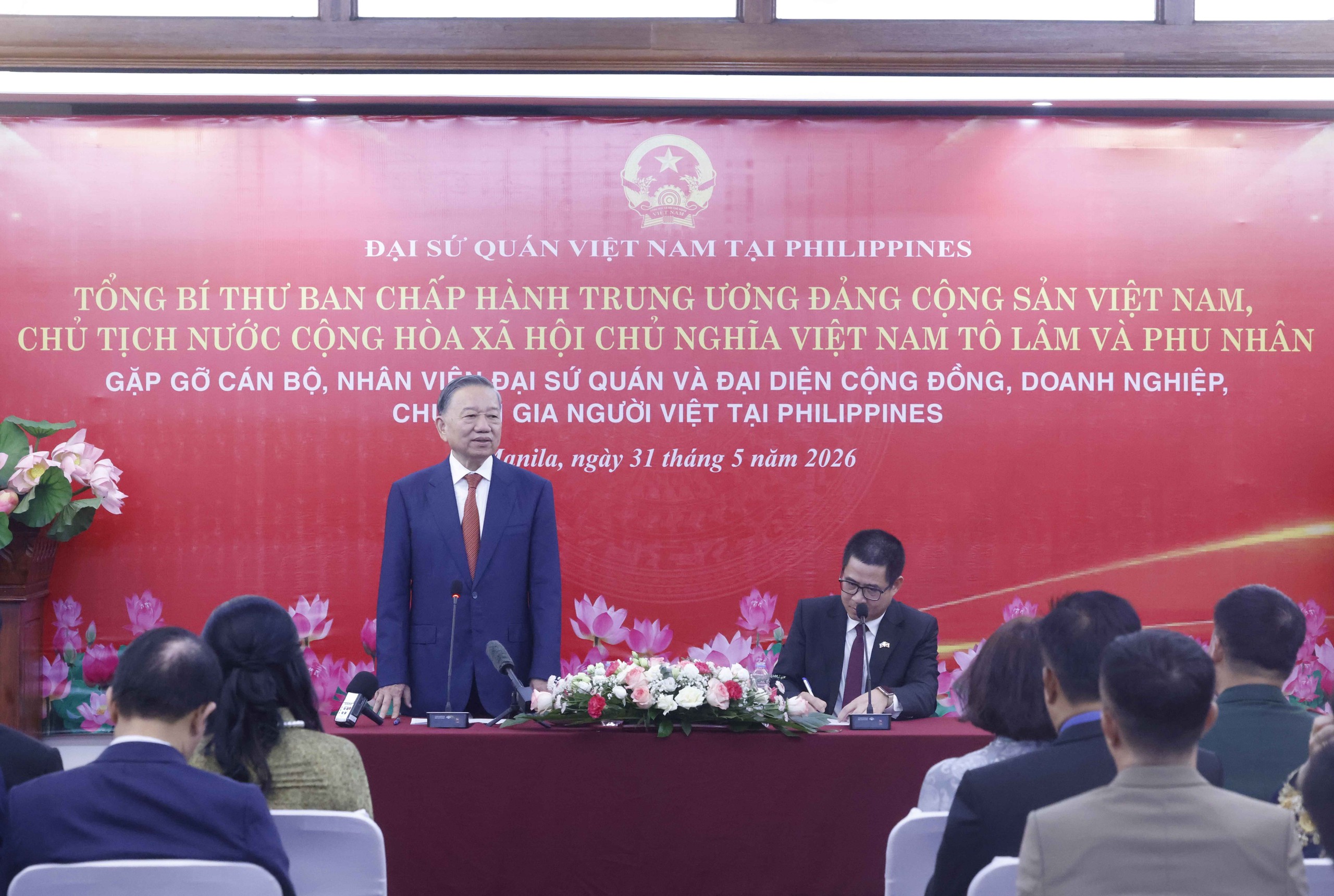 Tổng Bí thư, Chủ tịch nước Tô Lâm gặp gỡ cộng đồng người Việt Nam tại Philippines - Ảnh 2.