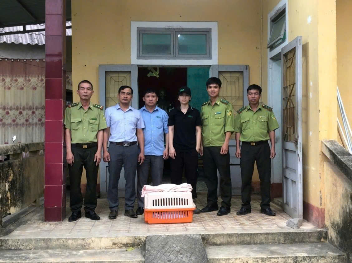 C&ocirc; g&aacute;i TP.HCM l&ecirc;n rừng cứu động vật, mong người v&agrave;o rừng chỉ để lại&hellip; dấu ch&acirc;n - Ảnh 4.