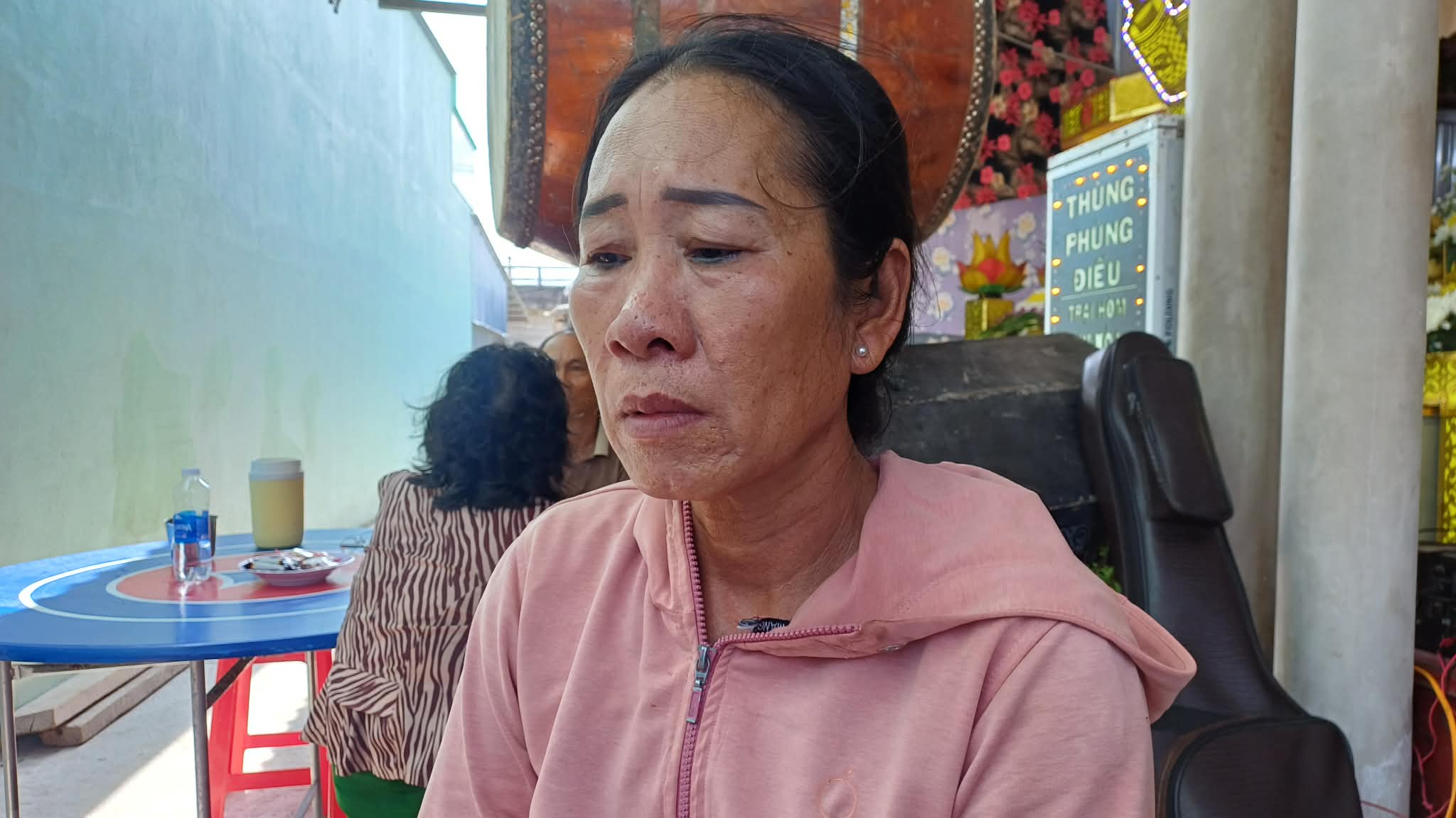 Người mẹ Cà Mau chết lặng nhận thi thể con gái, cháu ngoại- Ảnh 1.
