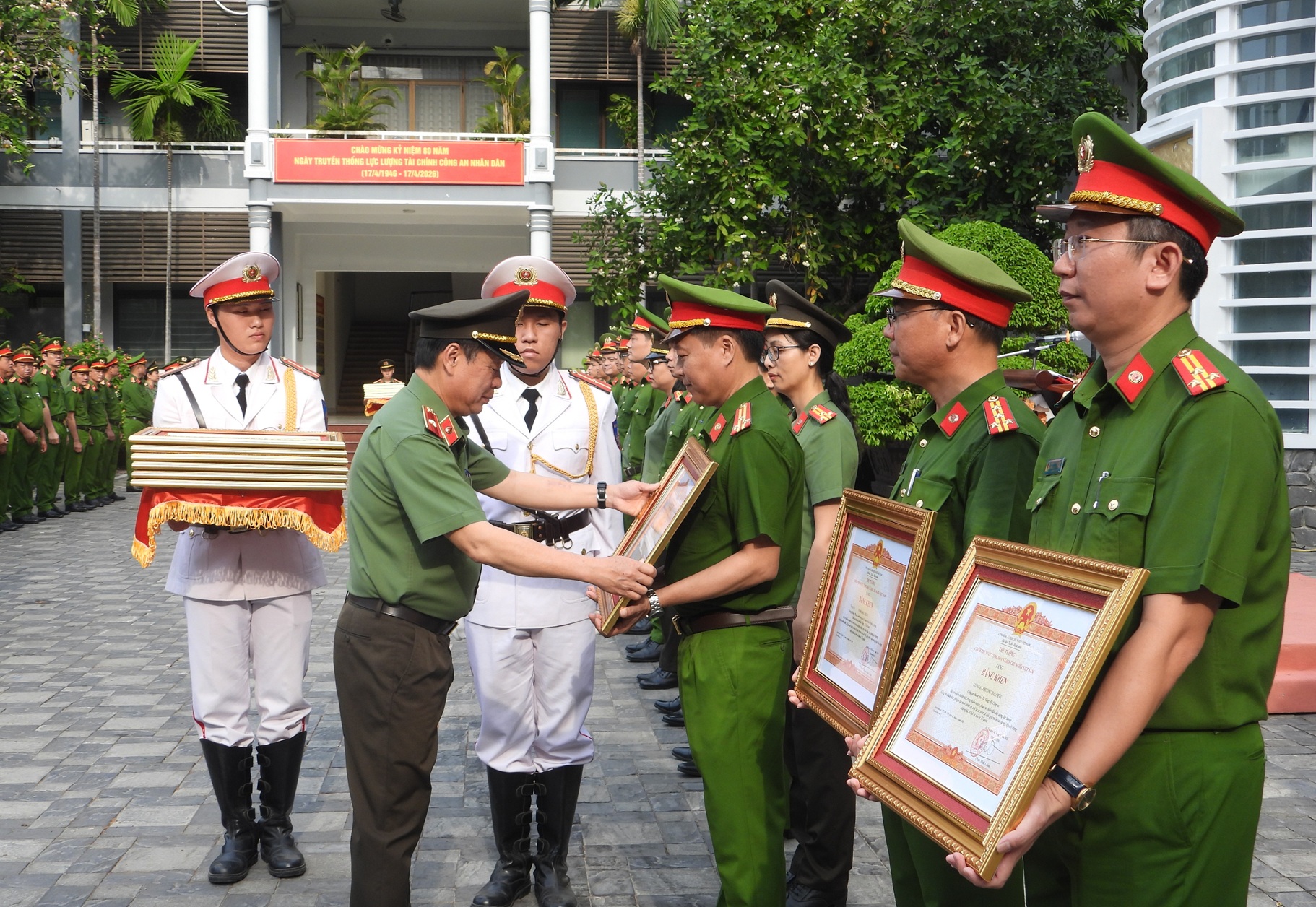 Thiếu tướng Nguyễn Hữu Hợp: Mạnh tay với tội phạm, giữ vững an ninh m&ugrave;a lễ hội- Ảnh 3.