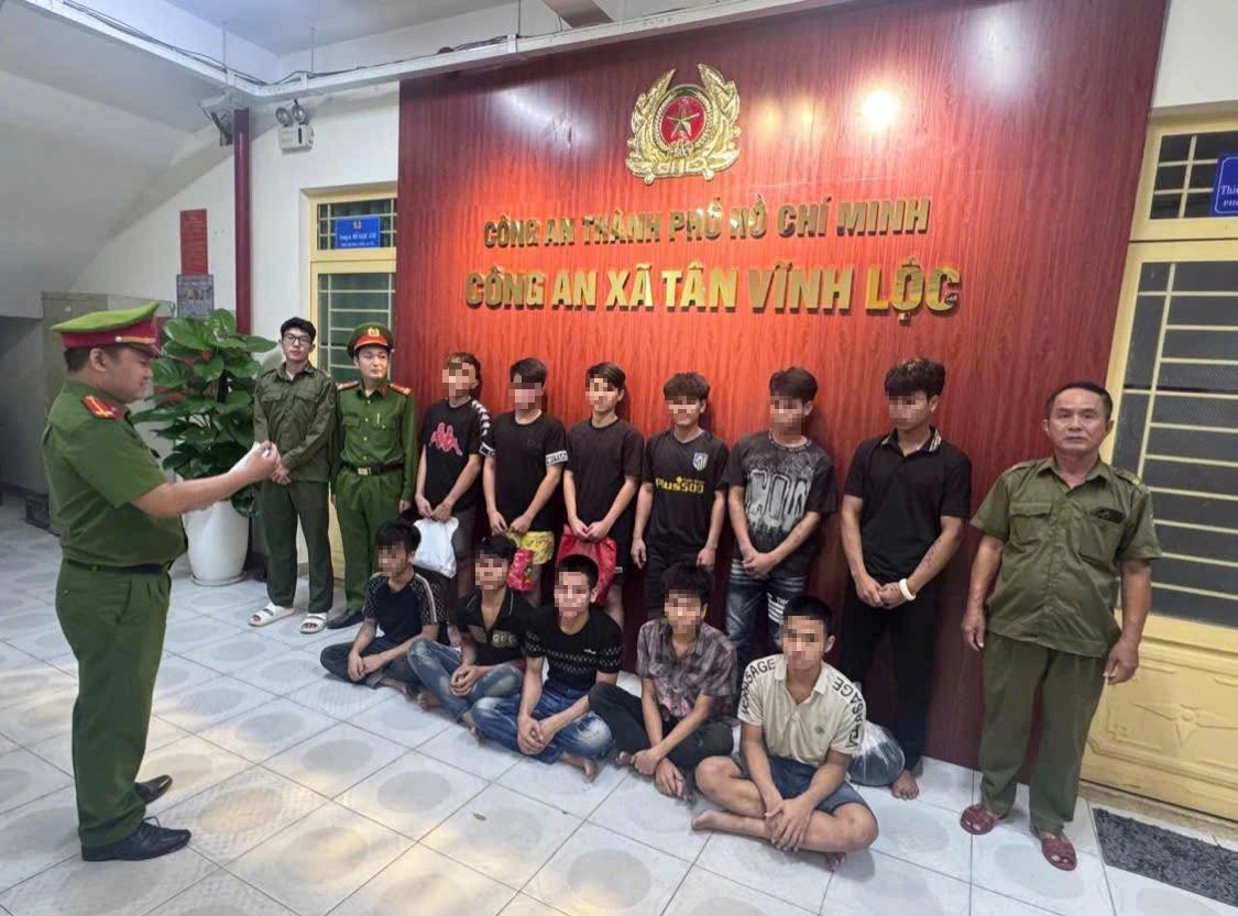 Khởi tố 11 bị can trong vụ hai nhóm thanh thiếu niên hỗn chiến tại TP.HCM - Ảnh 1.