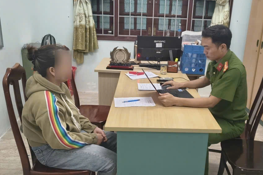 Mua heo đất giống hệt để tráo lấy hàng chục triệu đồng, nữ nghi phạm sa lưới- Ảnh 1.