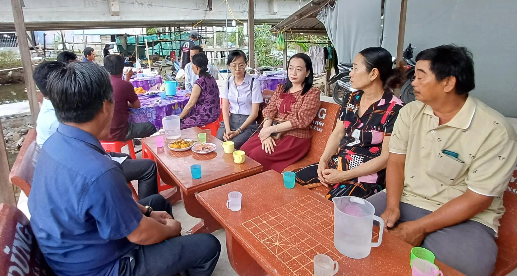 Người mẹ Cà Mau chết lặng nhận thi thể con gái, cháu ngoại- Ảnh 2.