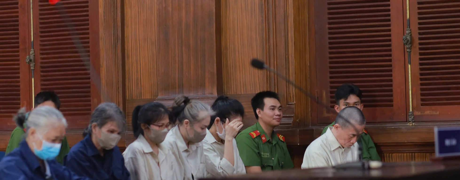 Em trai bà Hứa Thị Phấn lãnh 12 năm tù khi xét xử vắng mặt - Ảnh 1.