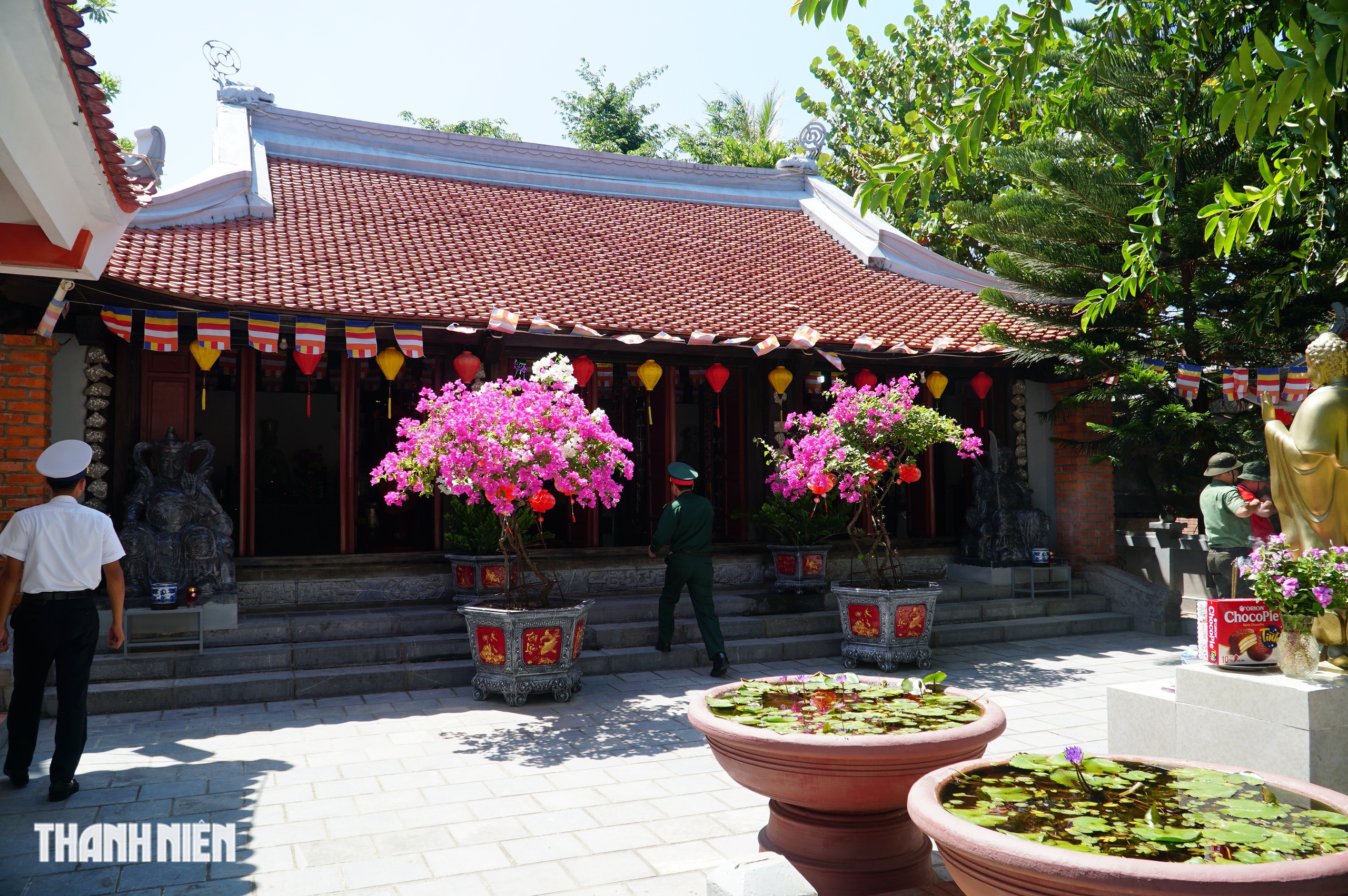 Những ng&ocirc;i ch&ugrave;a nhỏ cổ k&iacute;nh n&eacute;p m&igrave;nh giữa bốn bề biển cả Trường Sa - Ảnh 10.