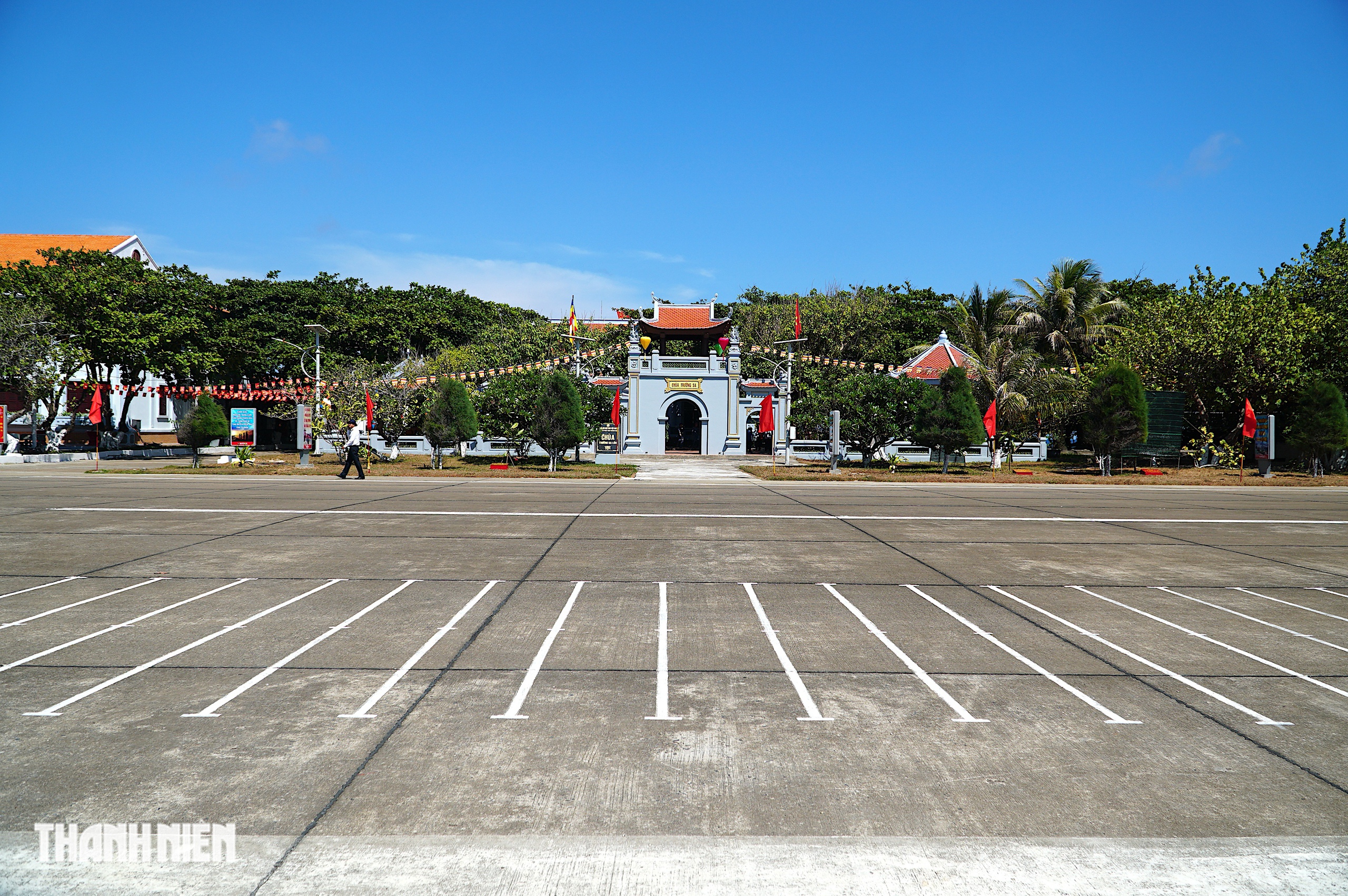 Những ng&ocirc;i ch&ugrave;a nhỏ cổ k&iacute;nh n&eacute;p m&igrave;nh giữa bốn bề biển cả Trường Sa - Ảnh 13.