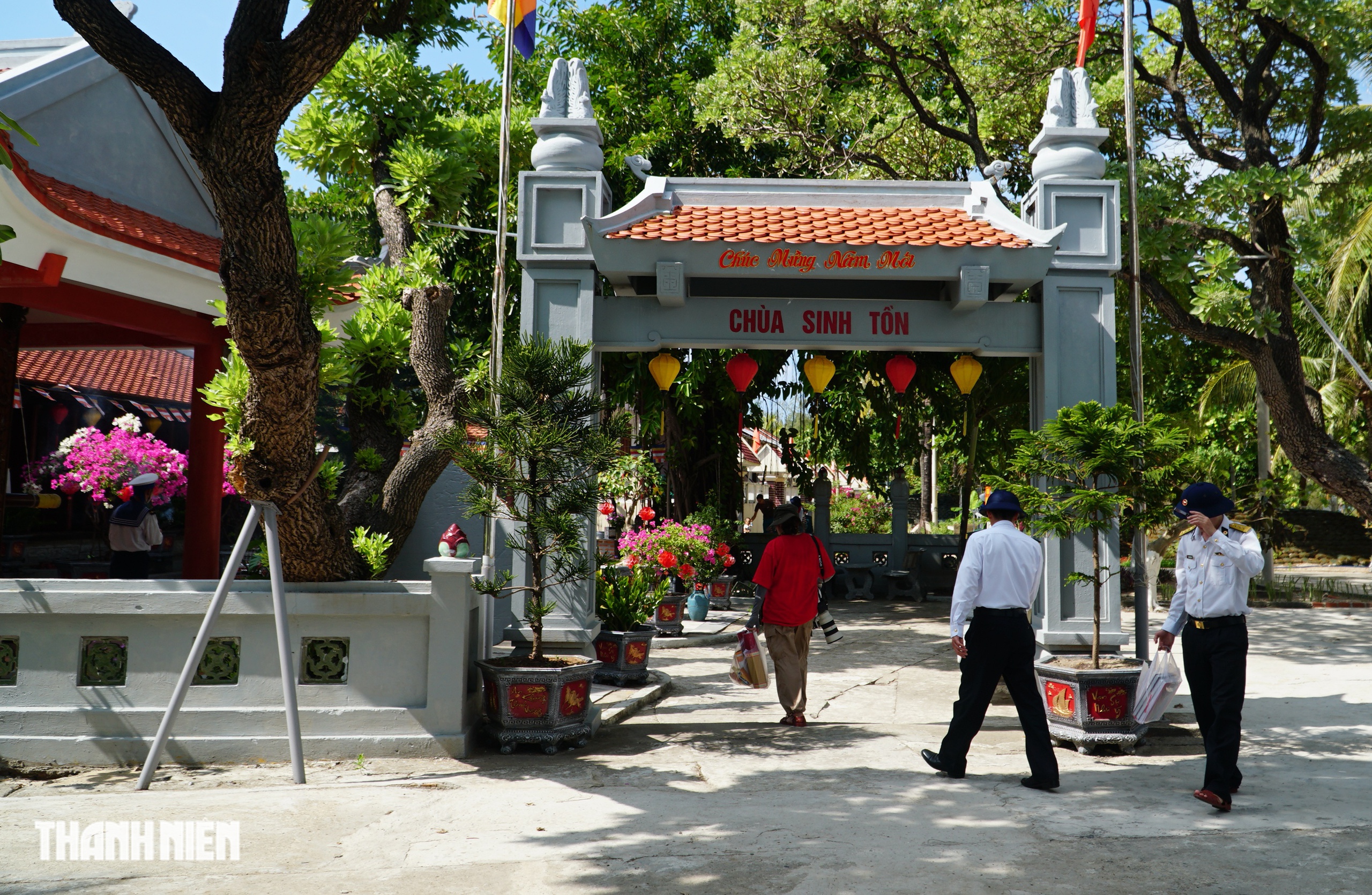 Những ng&ocirc;i ch&ugrave;a nhỏ cổ k&iacute;nh n&eacute;p m&igrave;nh giữa bốn bề biển cả Trường Sa - Ảnh 9.