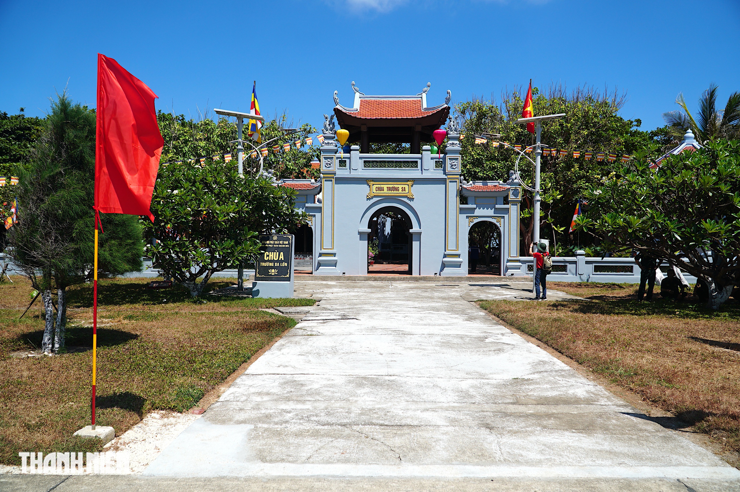 Những ng&ocirc;i ch&ugrave;a nhỏ cổ k&iacute;nh n&eacute;p m&igrave;nh giữa bốn bề biển cả Trường Sa - Ảnh 14.