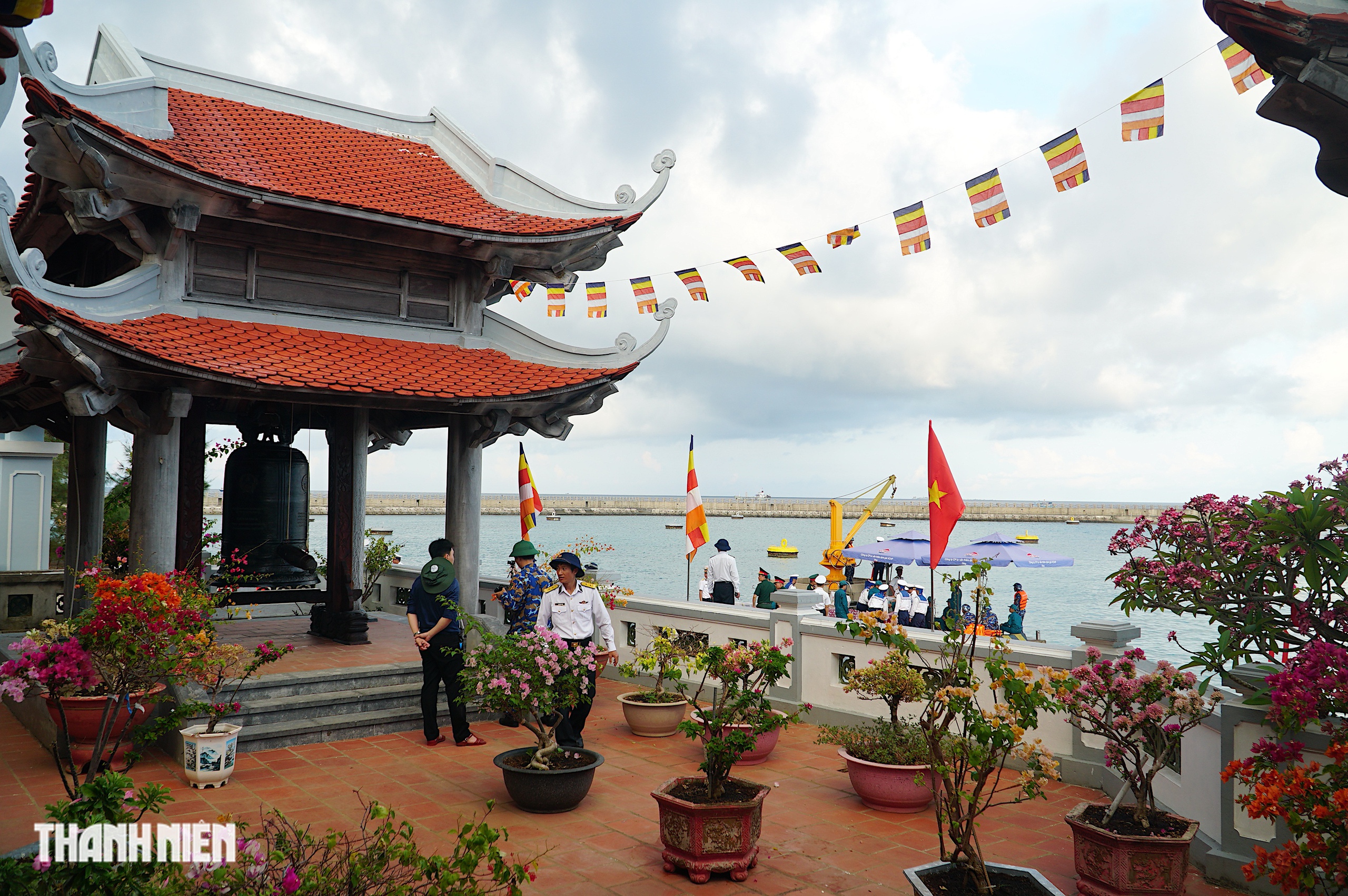 Những ng&ocirc;i ch&ugrave;a nhỏ cổ k&iacute;nh n&eacute;p m&igrave;nh giữa bốn bề biển cả Trường Sa - Ảnh 3.
