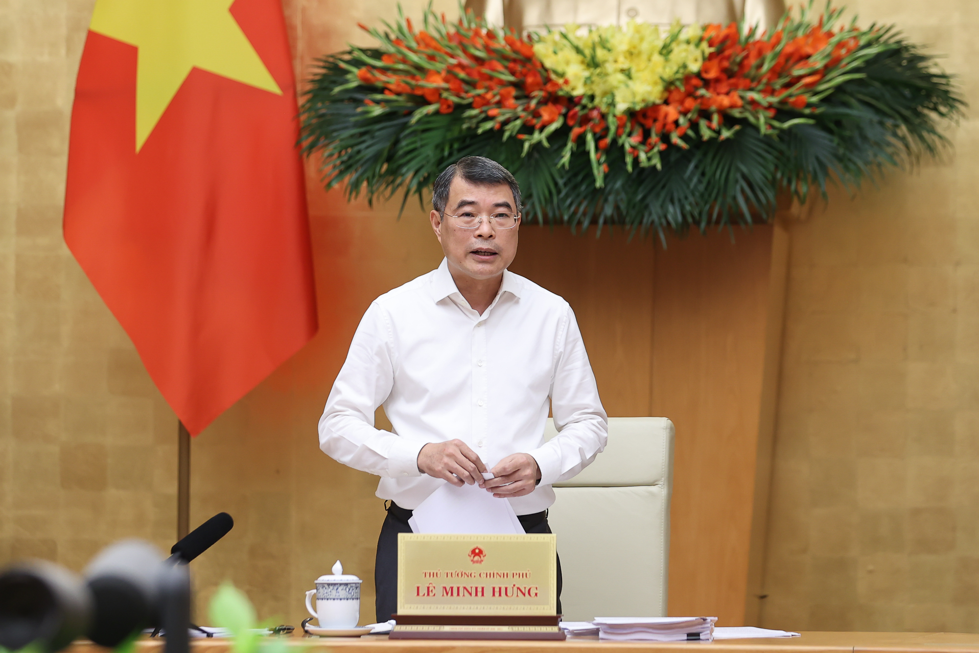 Thủ tướng: R&agrave; so&aacute;t, cắt giảm thủ tục cấp ph&eacute;p x&acirc;y dựng, ph&ograve;ng ch&aacute;y chữa ch&aacute;y - Ảnh 1.