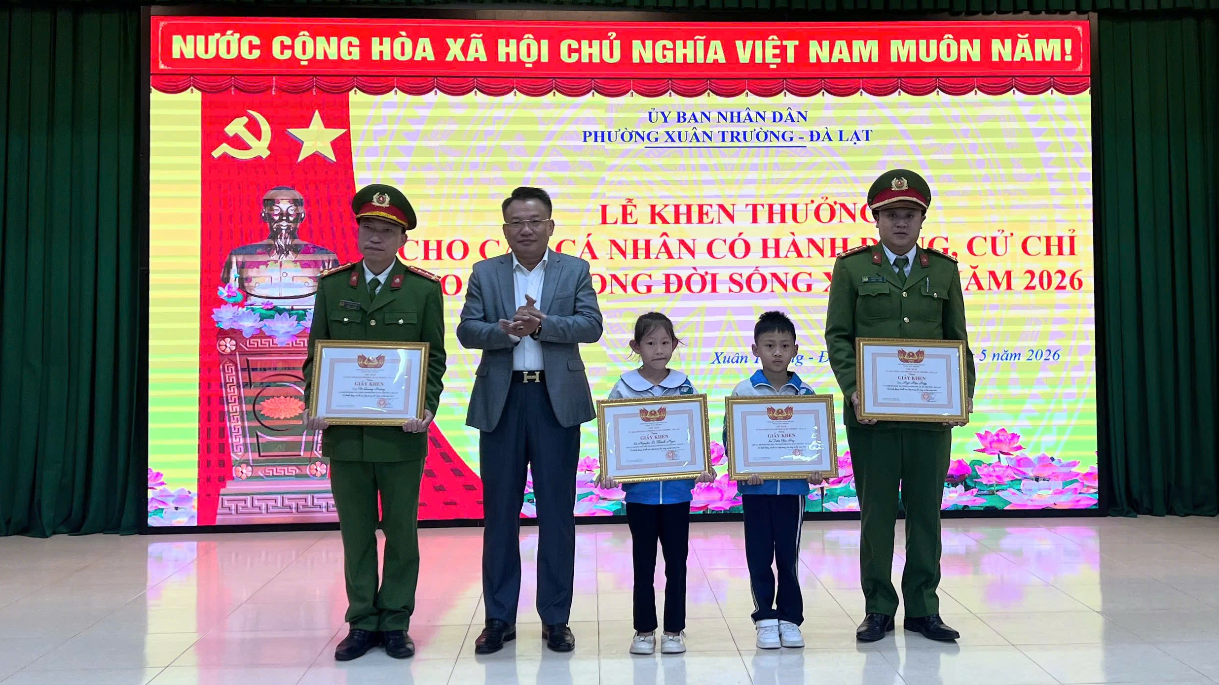 Khen thưởng người tốt việc tốt ở Đà Lạt: 4 tấm gương đẹp - Ảnh 1.