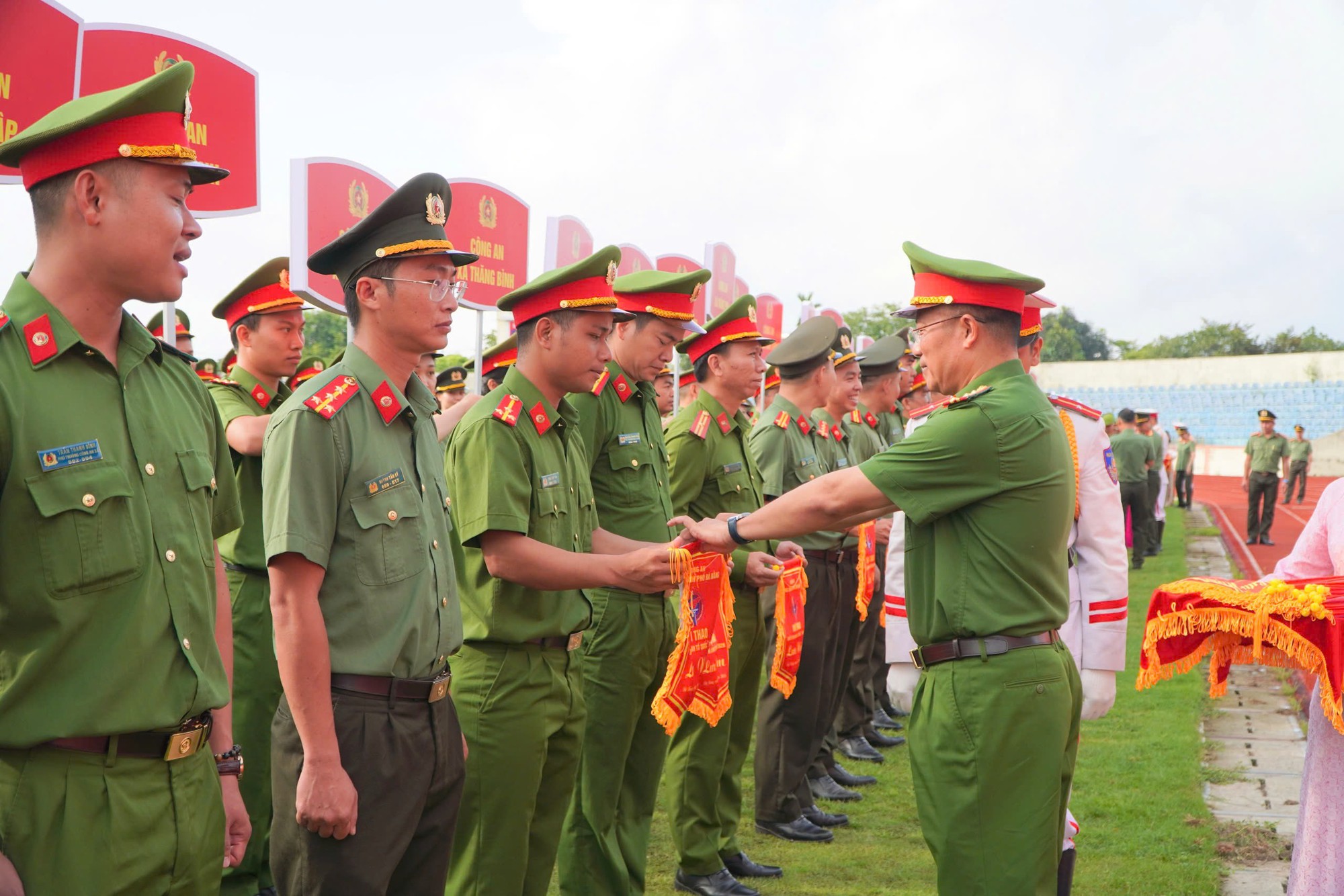 Gần 1.600 chiến sĩ C&ocirc;ng an th&agrave;nh phố Đ&agrave; Nẵng tranh t&agrave;i tại hội thao Khỏe v&igrave; an ninh Tổ quốc - Ảnh 7.