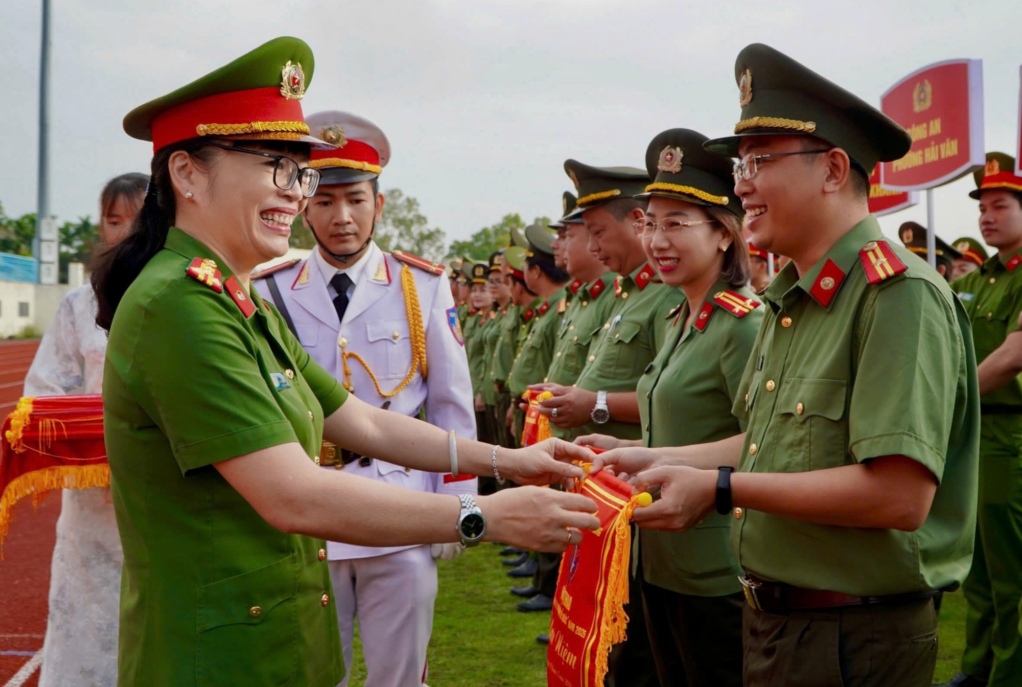 Gần 1.600 chiến sĩ C&ocirc;ng an th&agrave;nh phố Đ&agrave; Nẵng tranh t&agrave;i tại hội thao Khỏe v&igrave; an ninh Tổ quốc - Ảnh 6.