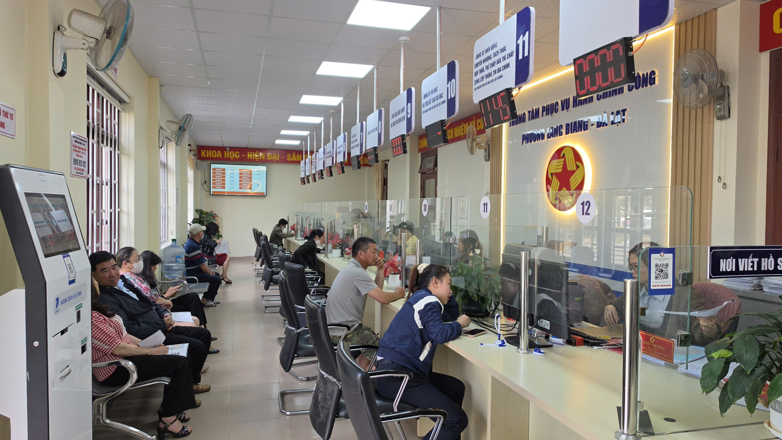 Thủ tục gọn, dân lợi: Luồng gió mới cải cách hành chính- Ảnh 1.