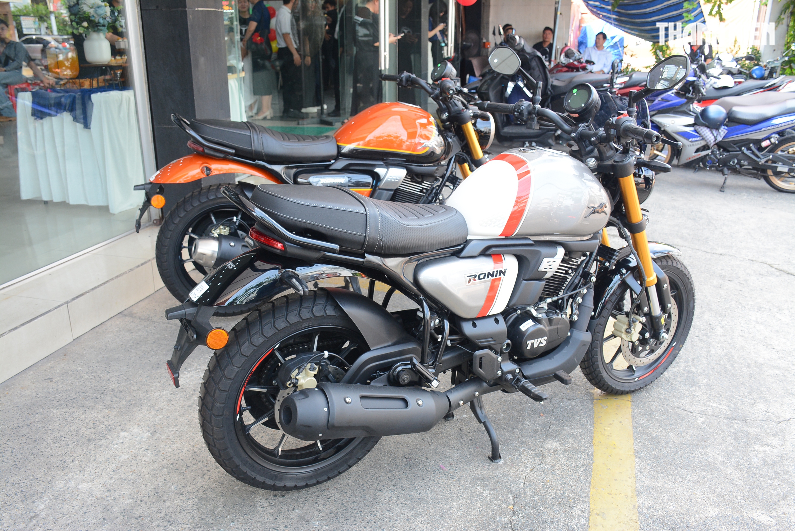 M&ocirc; t&ocirc; cổ điển 225 ph&acirc;n khối TVS Ronin về Việt Nam, gi&aacute; thấp hơn Yamaha XS155R- Ảnh 4.