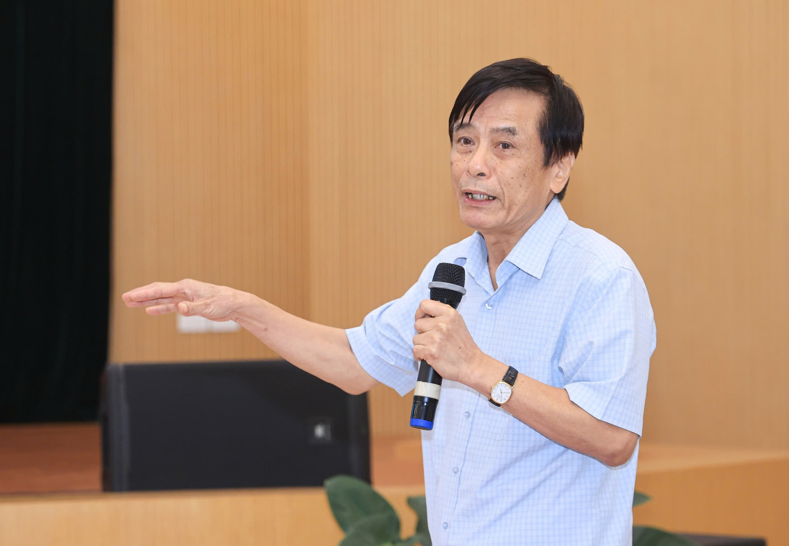 Thứ trưởng Bộ Xây dựng: Thách thức 'xanh hóa' vật liệu - Ảnh 1.