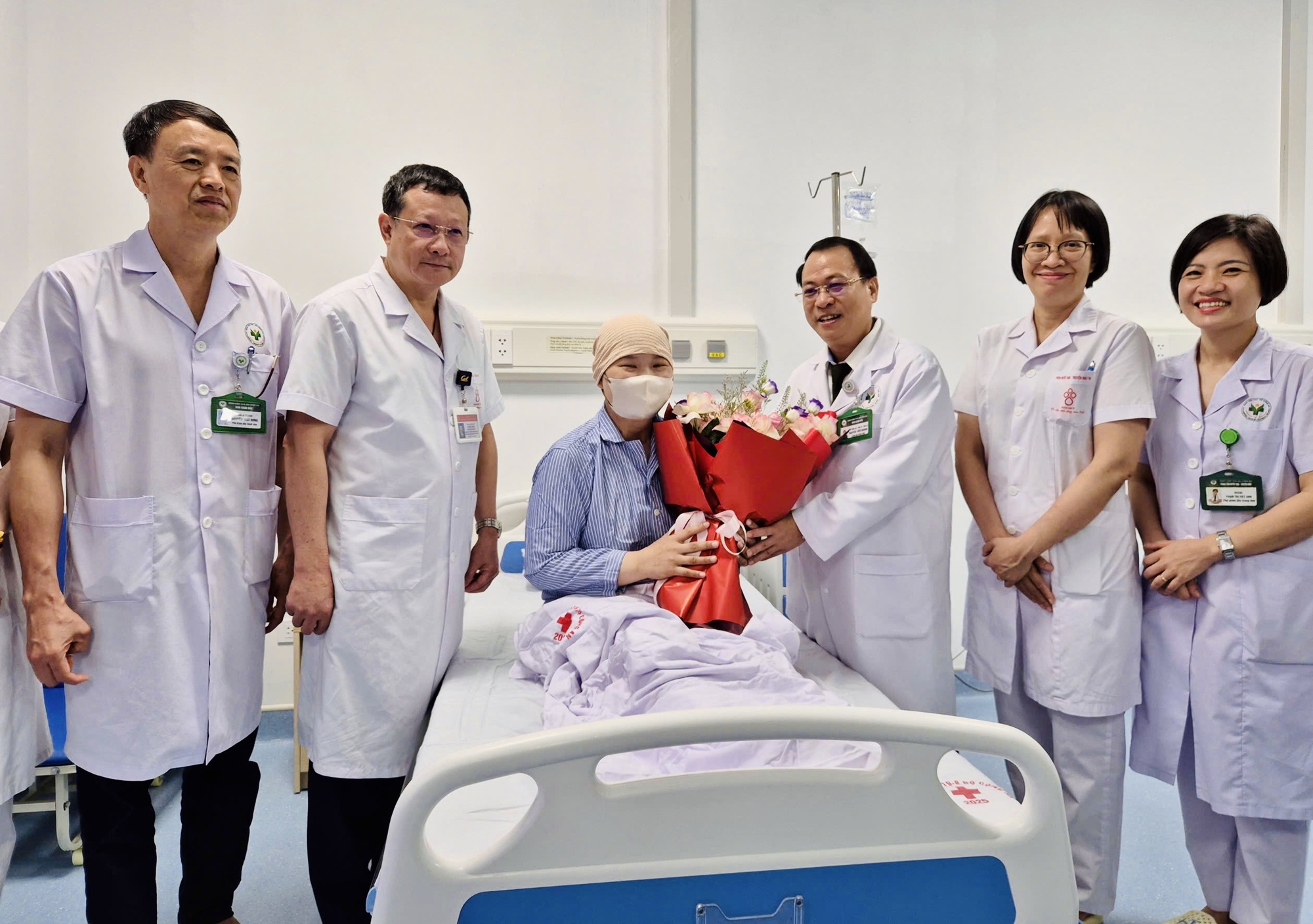 Ghép tế bào gốc điều trị u limpho ác tính, ngăn nguy cơ tái phát - Ảnh 1.