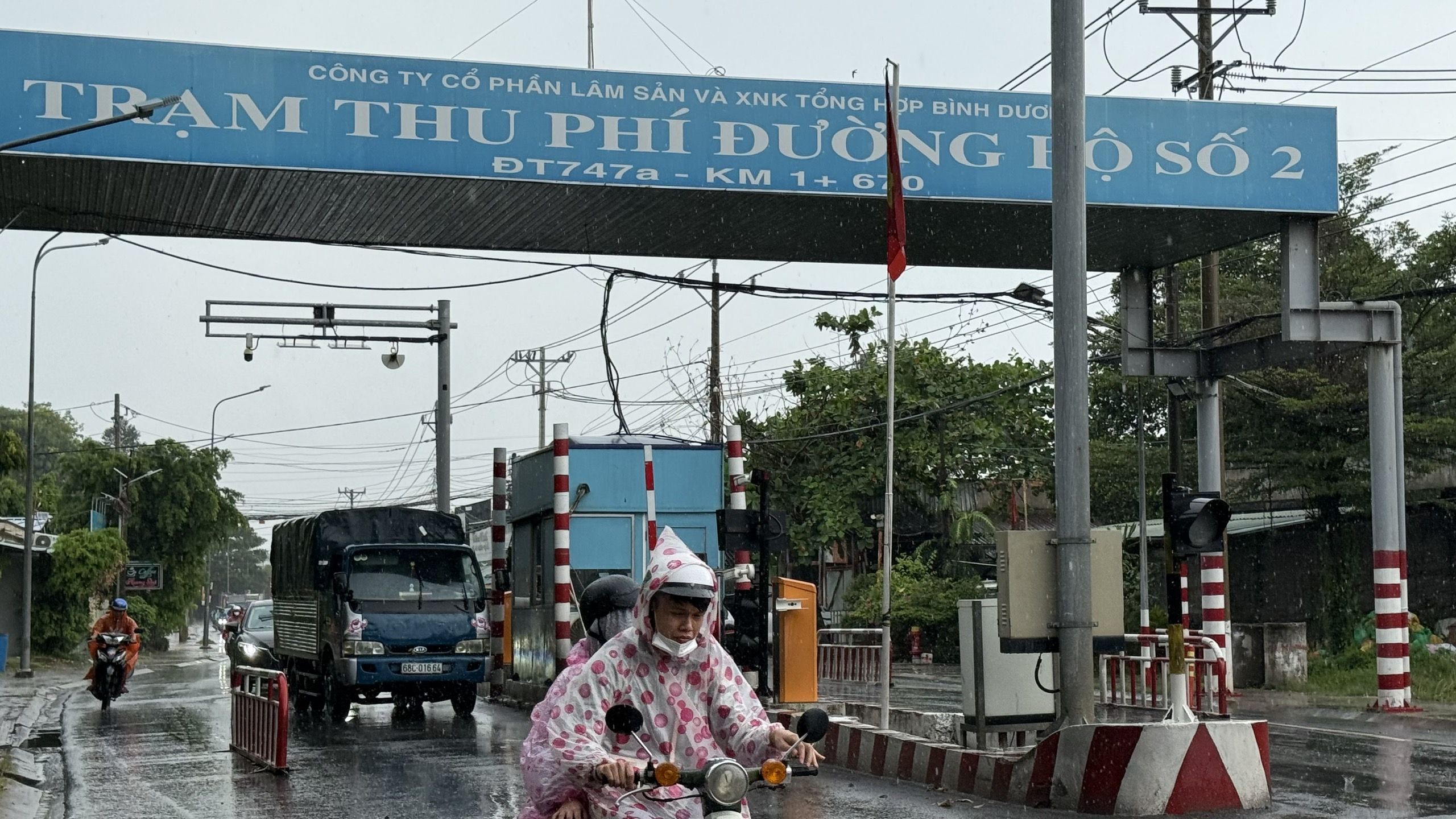 TP.HCM sẽ mua lại 2 trạm thu ph&iacute; ở B&igrave;nh Dương cũ để giảm &ugrave;n tắc?- Ảnh 2.
