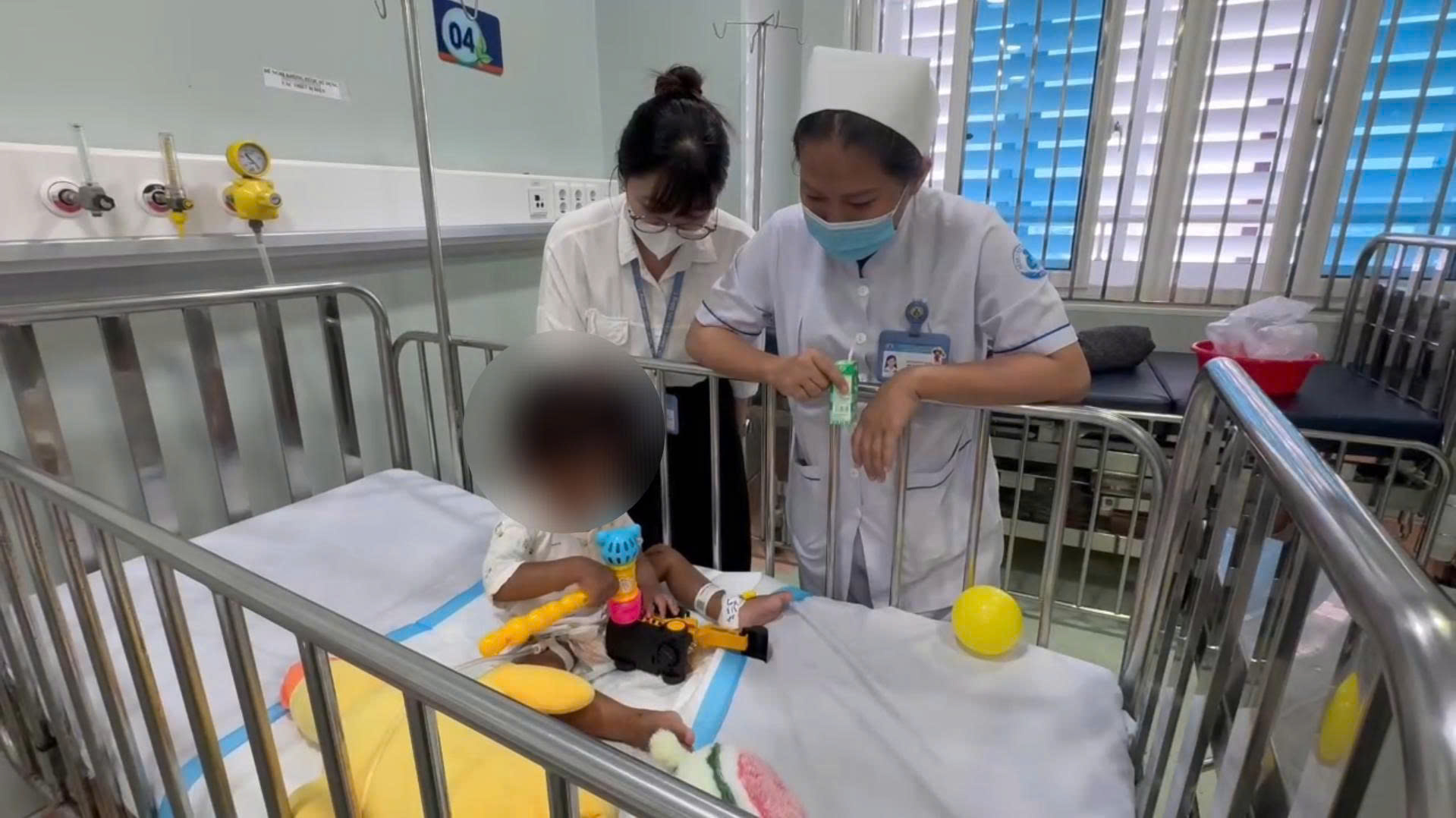 T&igrave;nh h&igrave;nh hiện tại của b&eacute; trai 2 tuổi bị mẹ ruột v&agrave; người t&igrave;nh bạo h&agrave;nh - Ảnh 1.