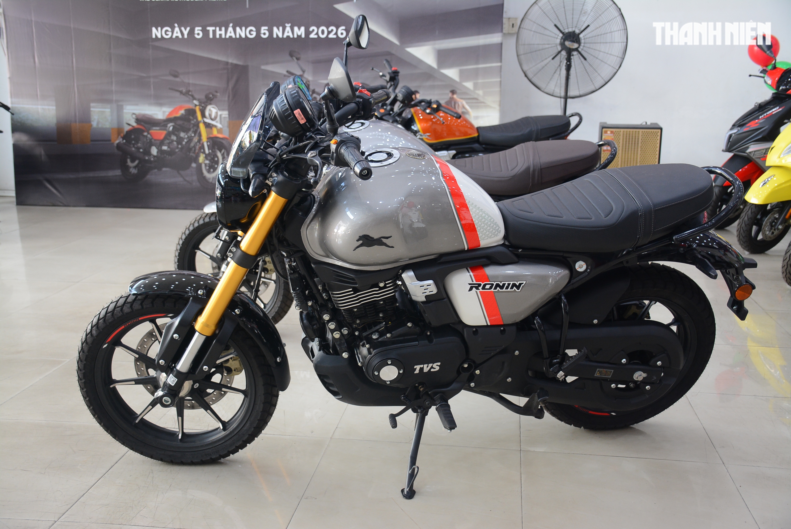 Gi&aacute; 79 triệu, m&ocirc; t&ocirc; cổ điển thương hiệu Ấn Độ TVS Ronin c&oacute; g&igrave; hấp dẫn? - Ảnh 10.