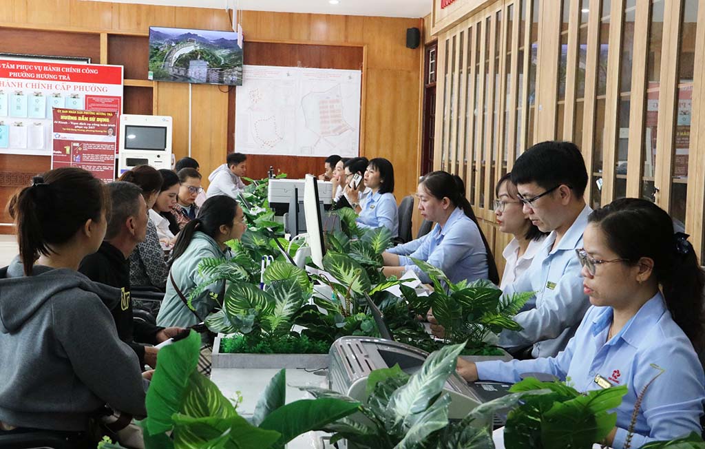 Khi ch&iacute;nh quyền kh&ocirc;ng c&ograve;n khoảng c&aacute;ch - Ảnh 1.