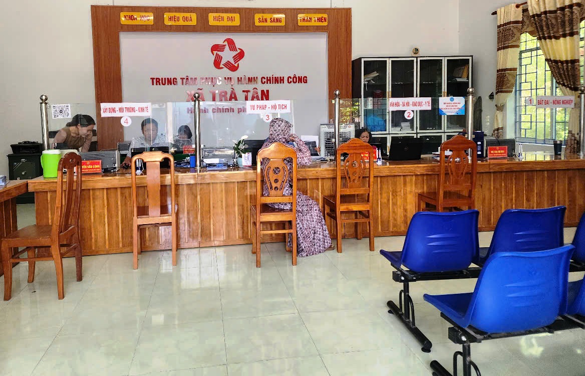 Khi ch&iacute;nh quyền kh&ocirc;ng c&ograve;n khoảng c&aacute;ch - Ảnh 2.