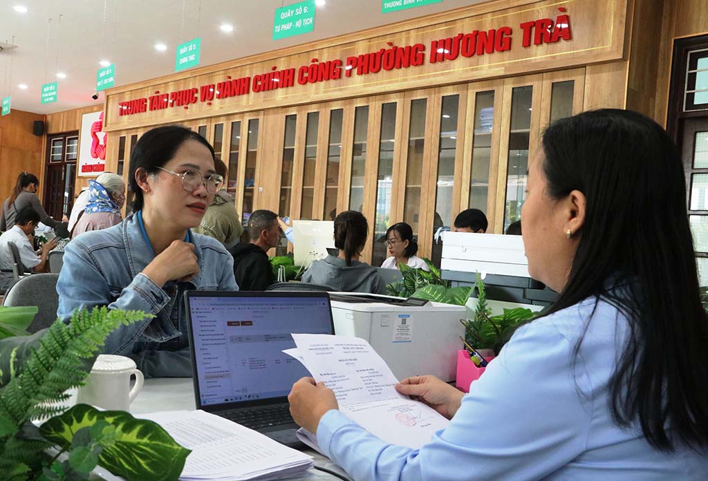 Khi ch&iacute;nh quyền kh&ocirc;ng c&ograve;n khoảng c&aacute;ch - Ảnh 3.