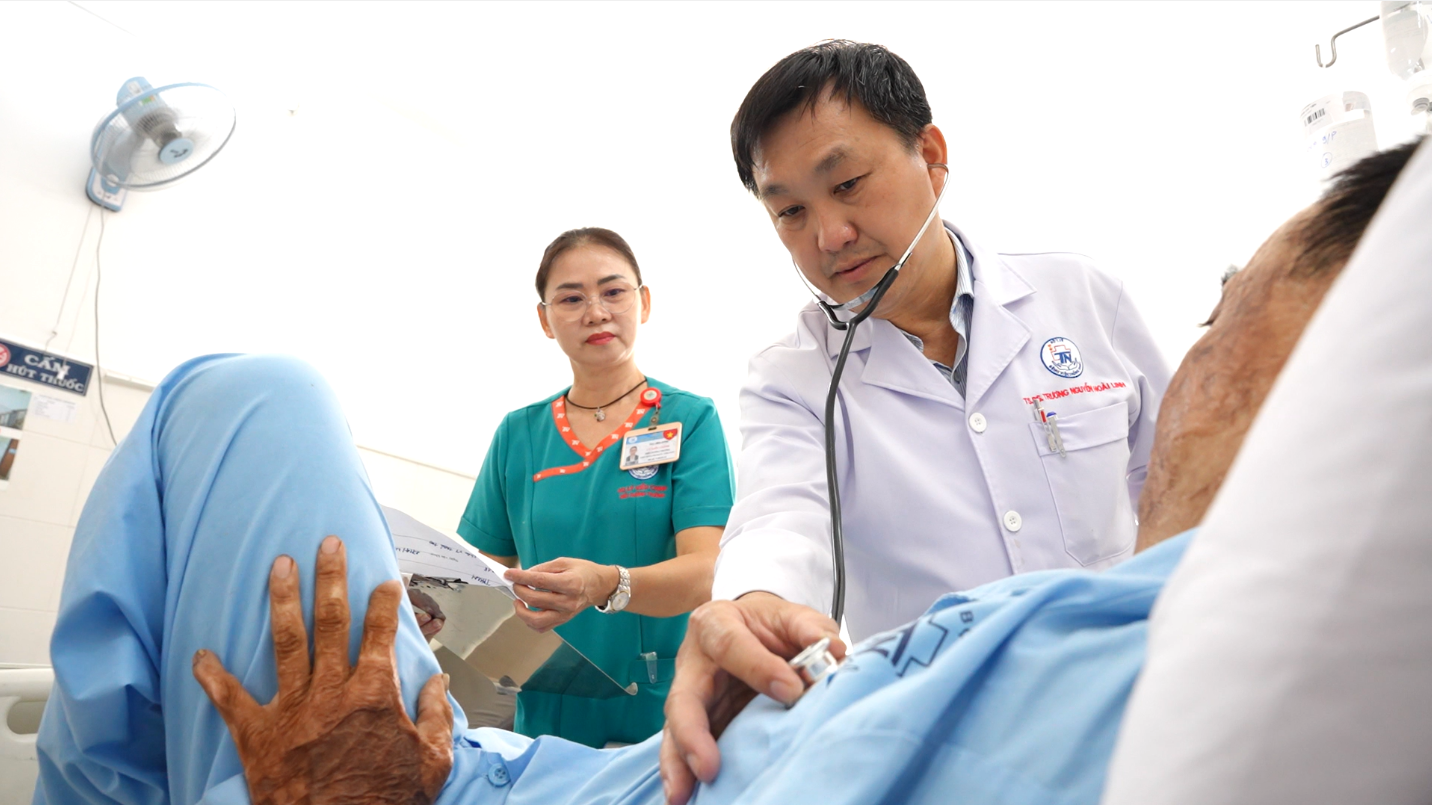 Báo động đỏ toàn viện cứu sống bệnh nhân bị đâm xuyên tim nguy kịch - Ảnh 2.