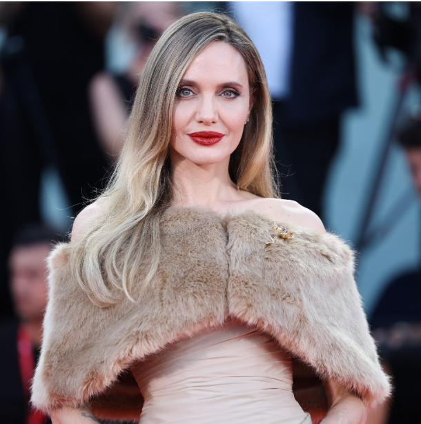 Angelina Jolie rao b&aacute;n biệt thự gần 30 triệu USD, chuẩn bị rời Hollywood - Ảnh 1.