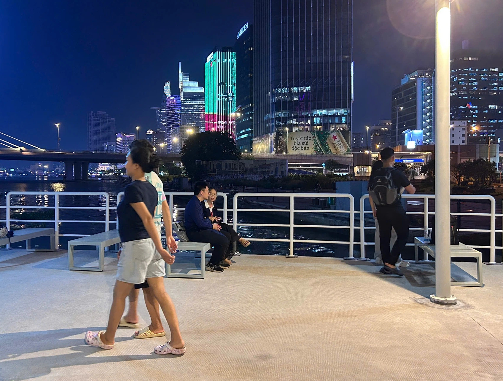 Bến t&agrave;u Ba Son c&oacute; g&igrave; m&agrave; giới trẻ TP.HCM rủ nhau check-in view 'triệu đ&ocirc;'? - Ảnh 6.