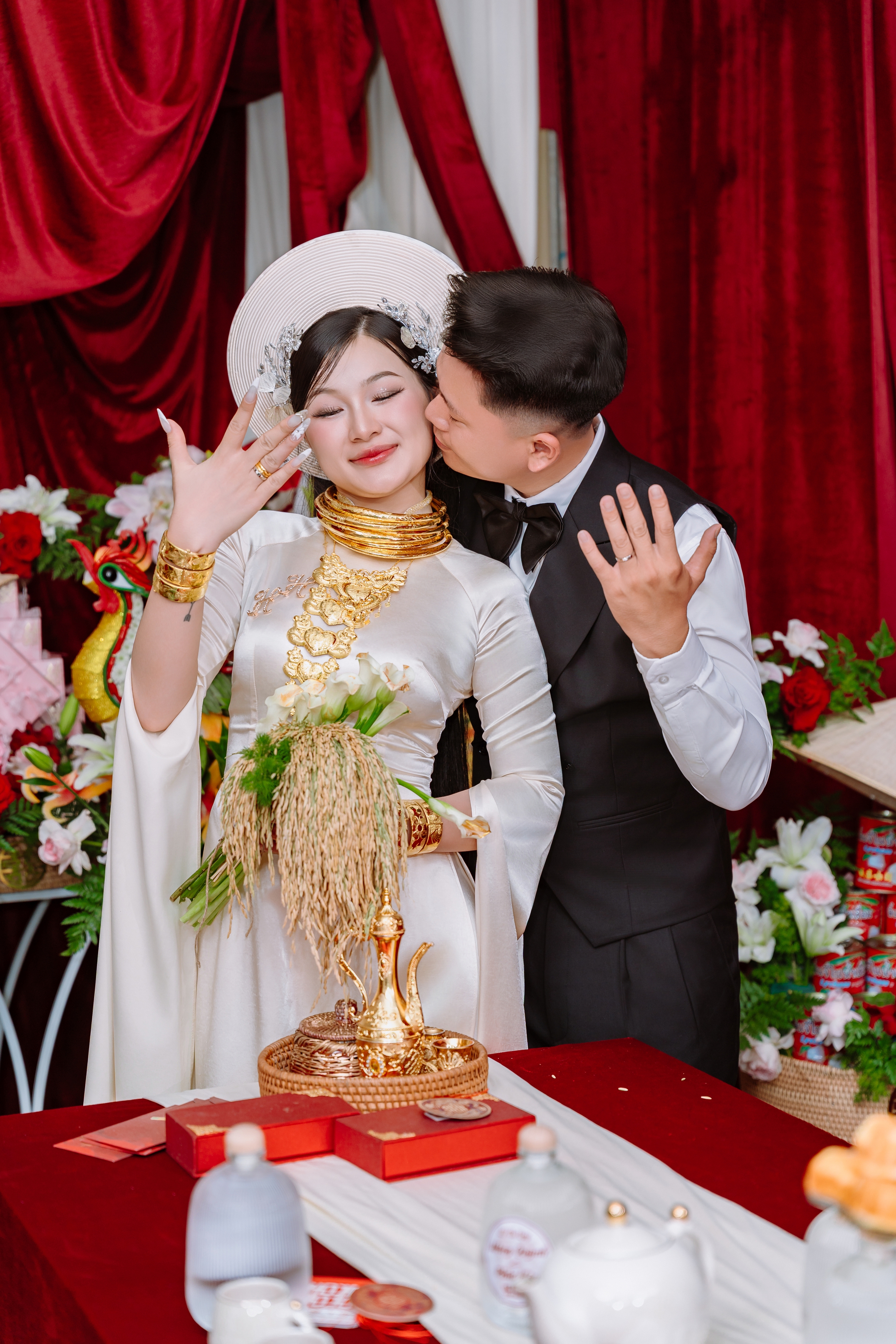 Cô dâu chọn bó lúa làm hoa cưới, ý nghĩa đằng sau gây chú ý - Ảnh 2.